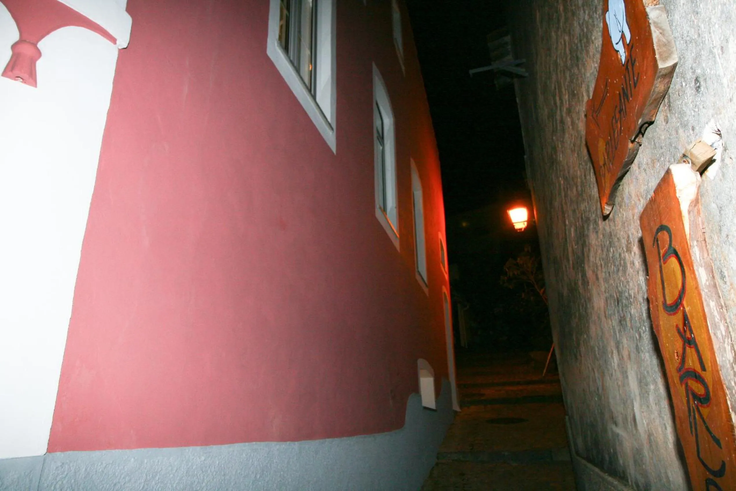 Property building in Casa dos Batalim