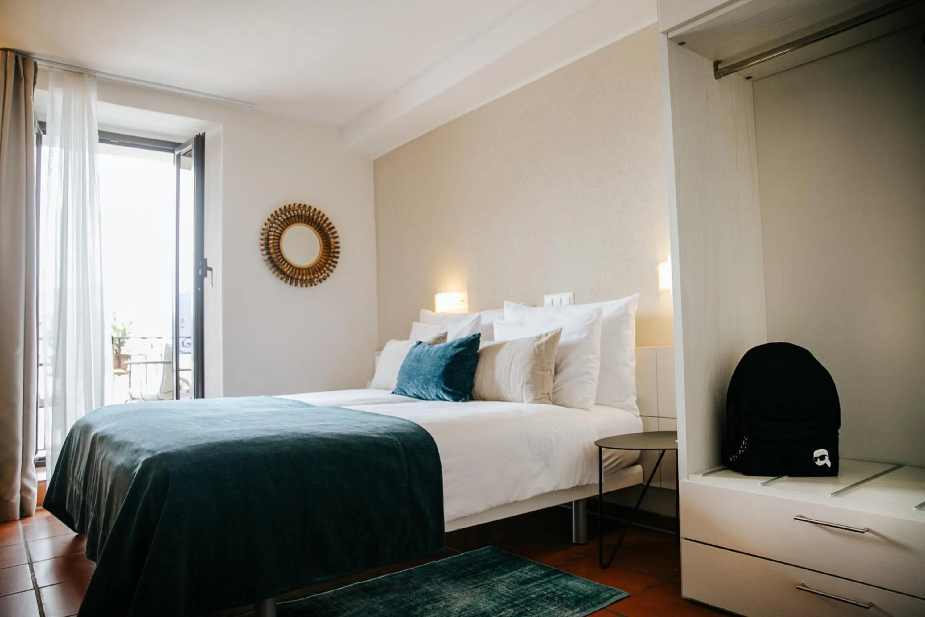 Bedroom, Bed in Vista Lakefront Boutique Hotel