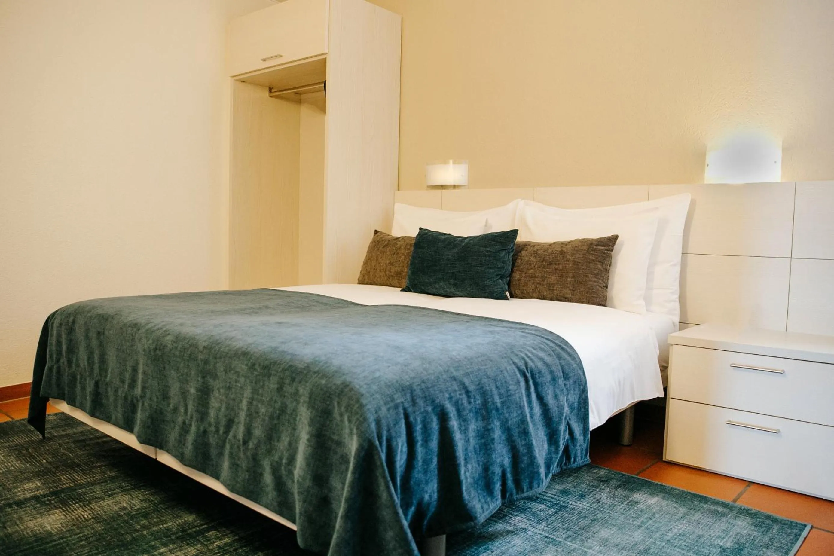 Bedroom, Bed in Vista Lakefront Boutique Hotel