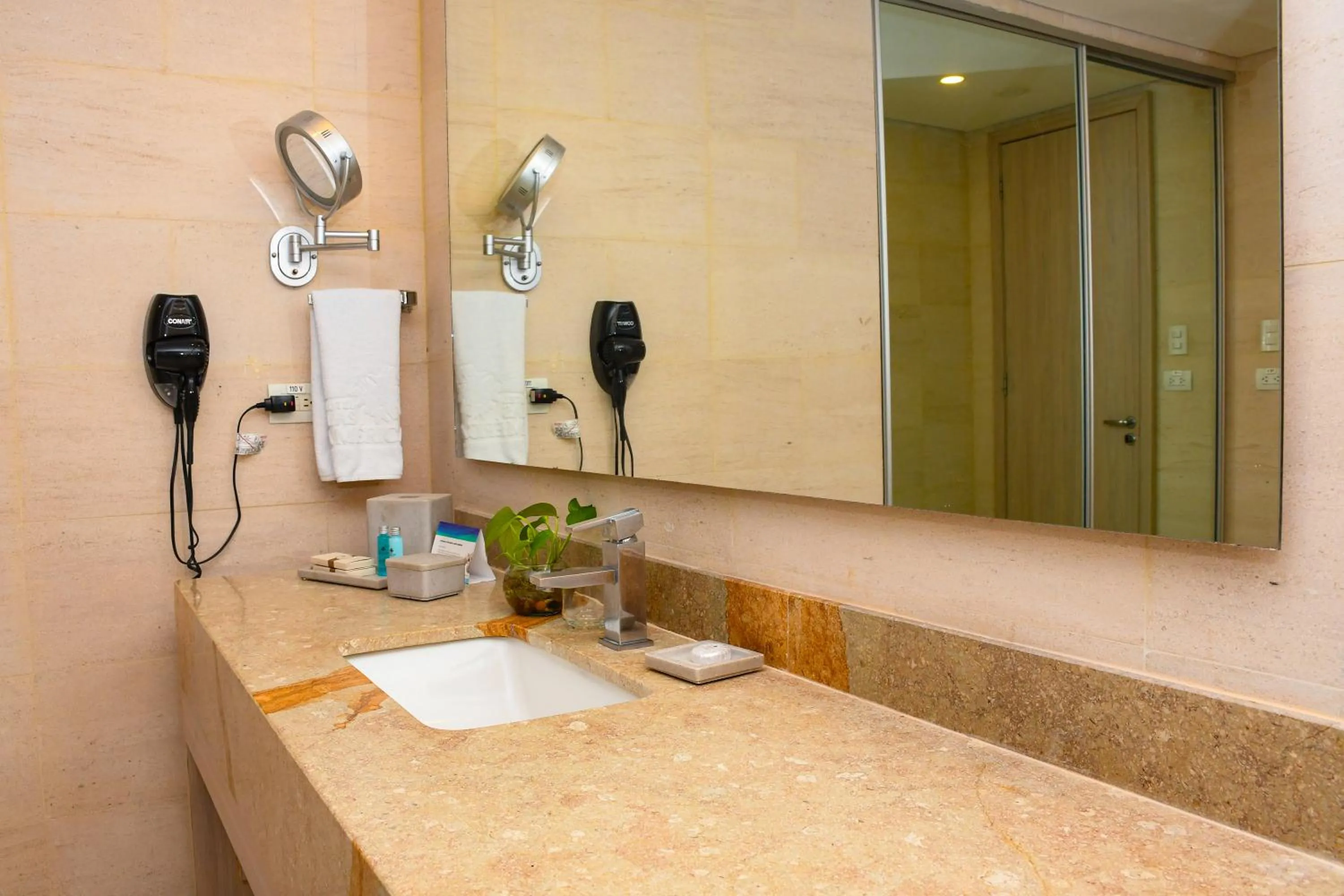 Las Americas Torre Del Mar