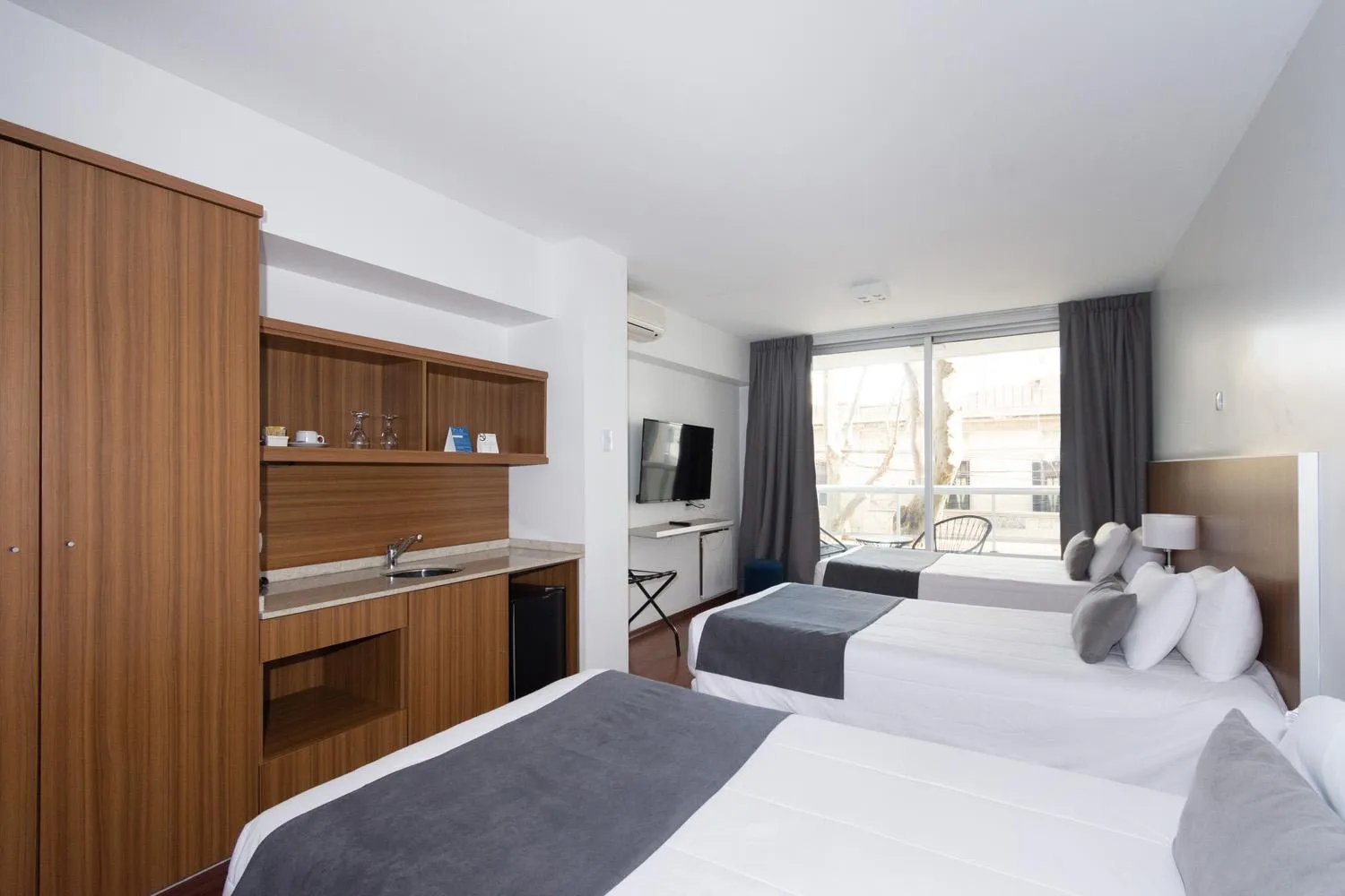 Photo of the whole room, Bed in Hotel Bys Palermo