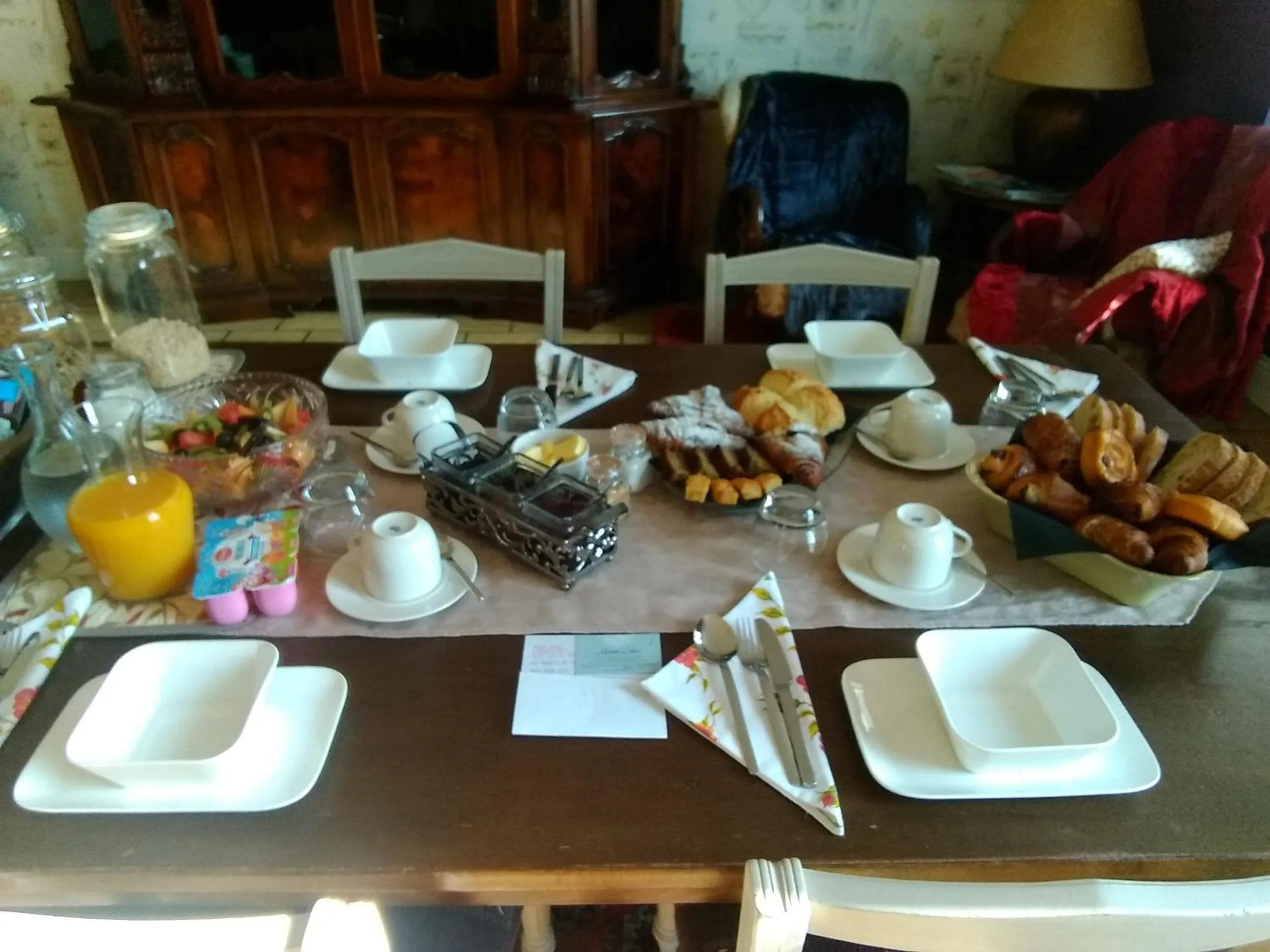 Continental breakfast in L'ancienne École