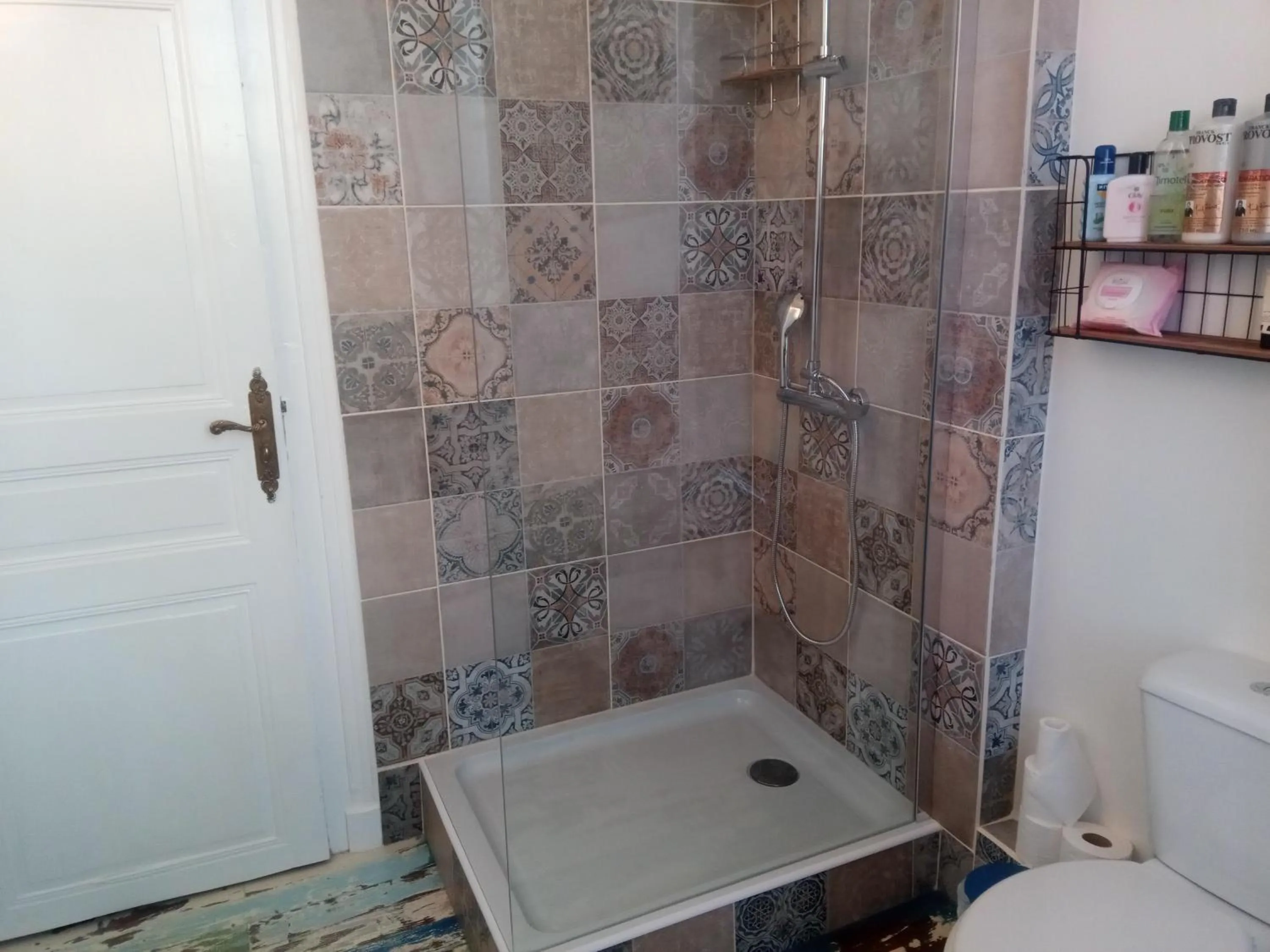 Shower in L'ancienne École