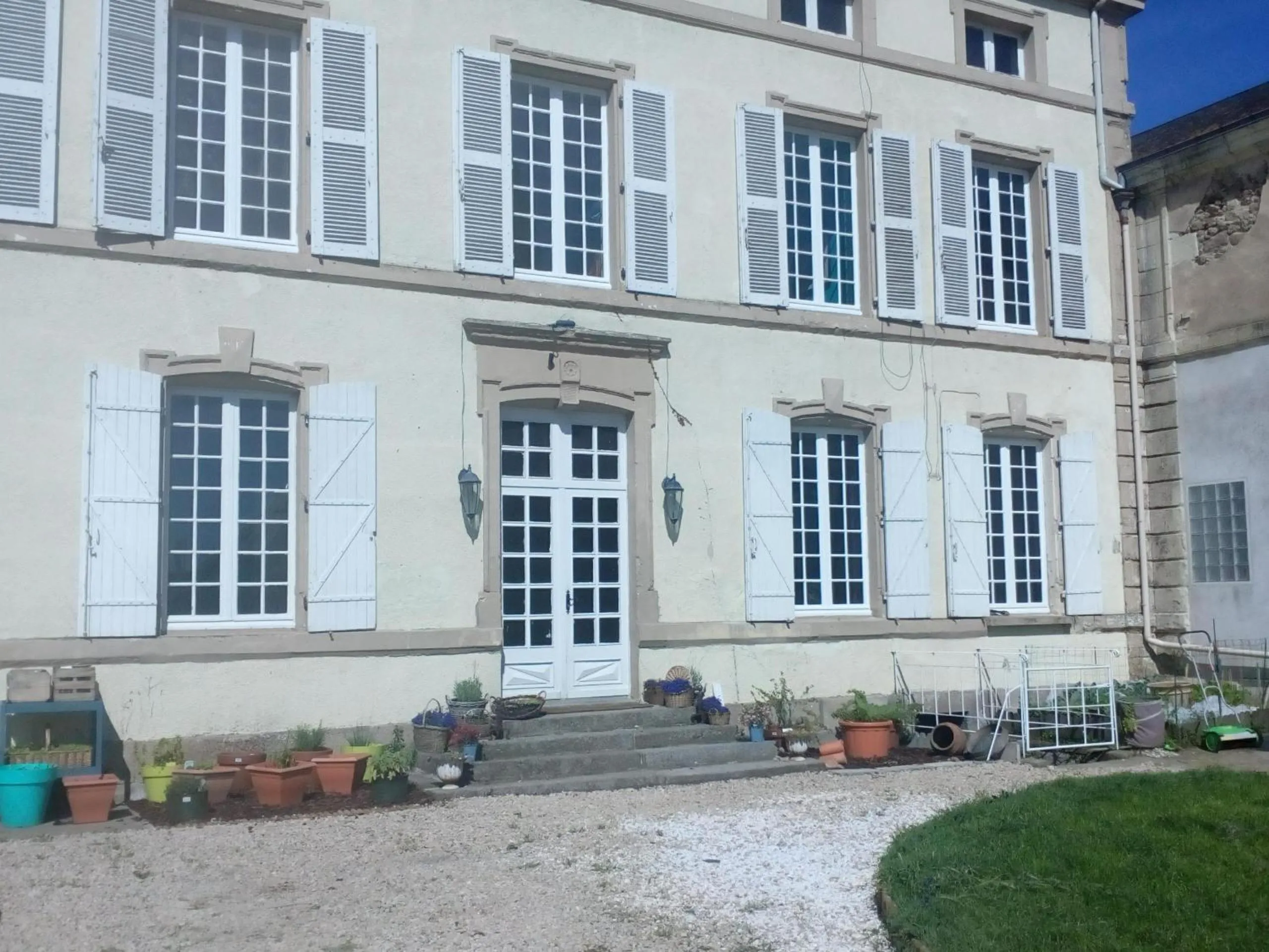 Facade/entrance in L'ancienne École