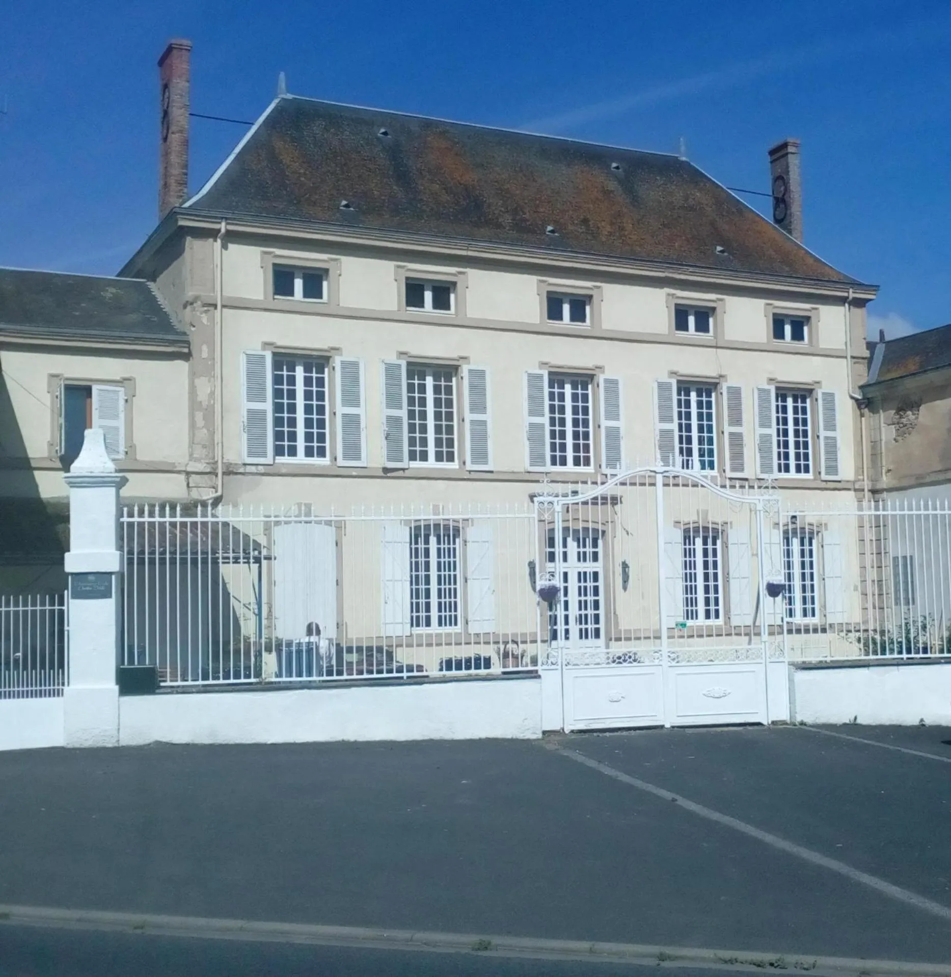 Property building in L'ancienne École