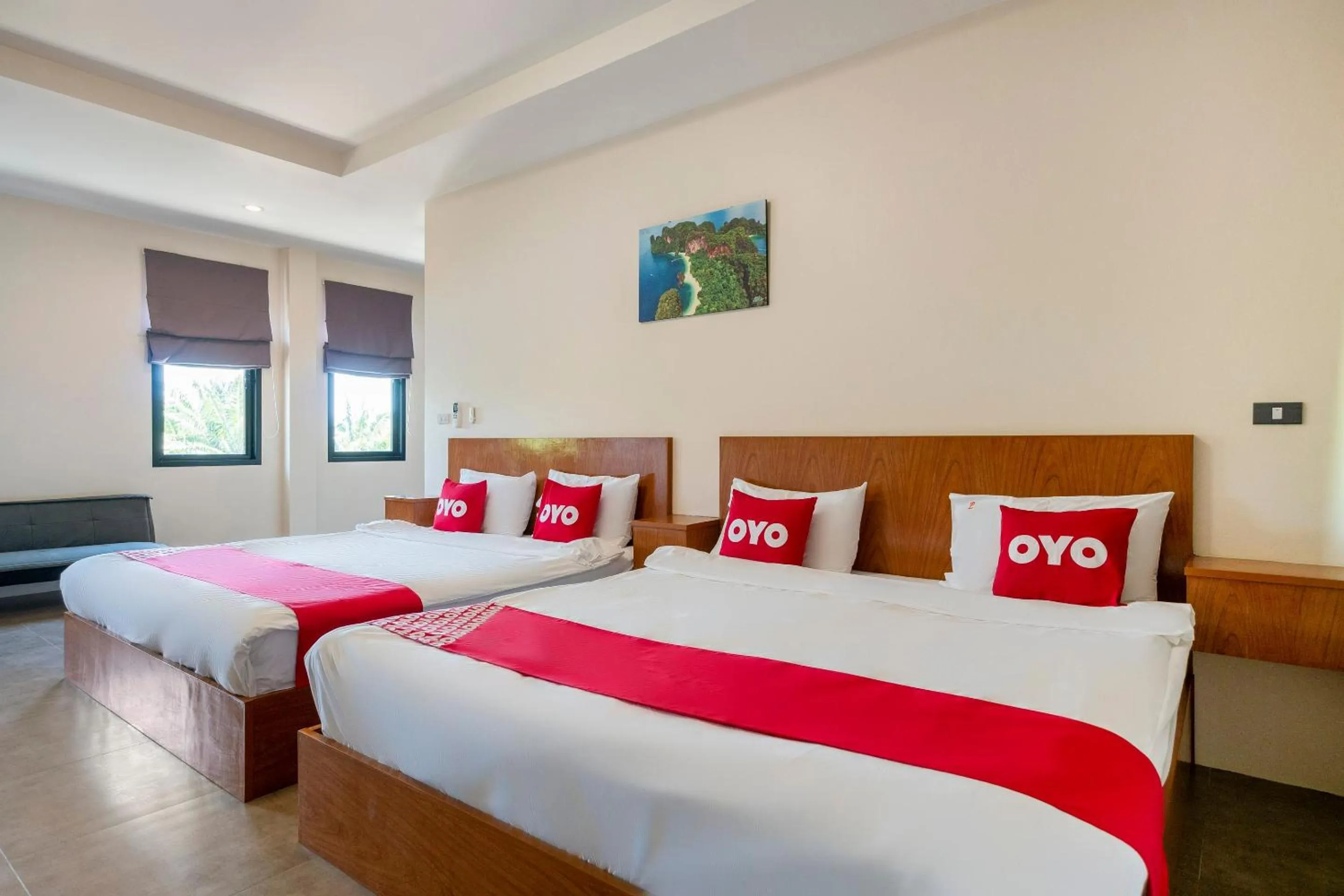 Bedroom in OYO 665 Sj House Hotel