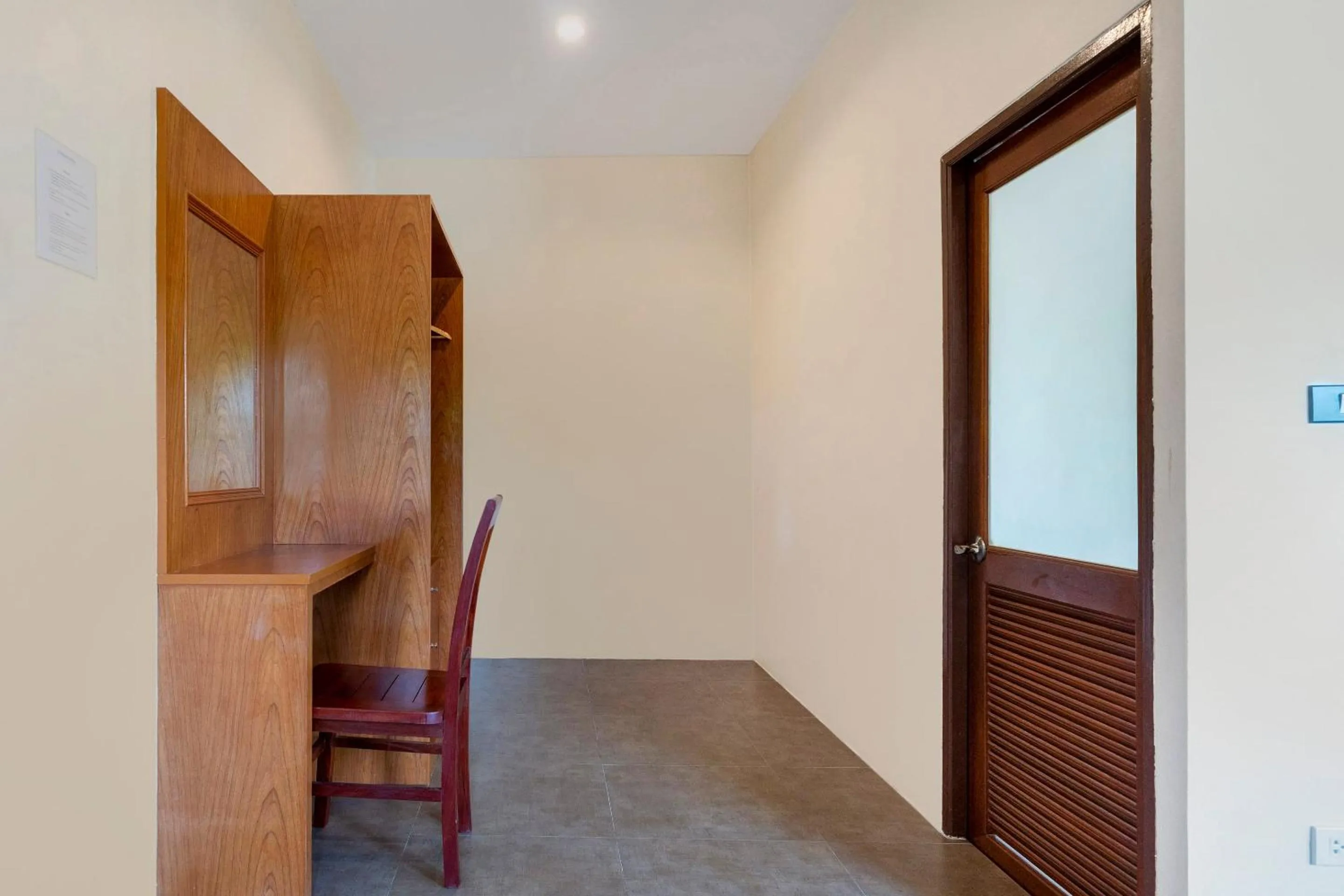 Bedroom in OYO 665 Sj House Hotel