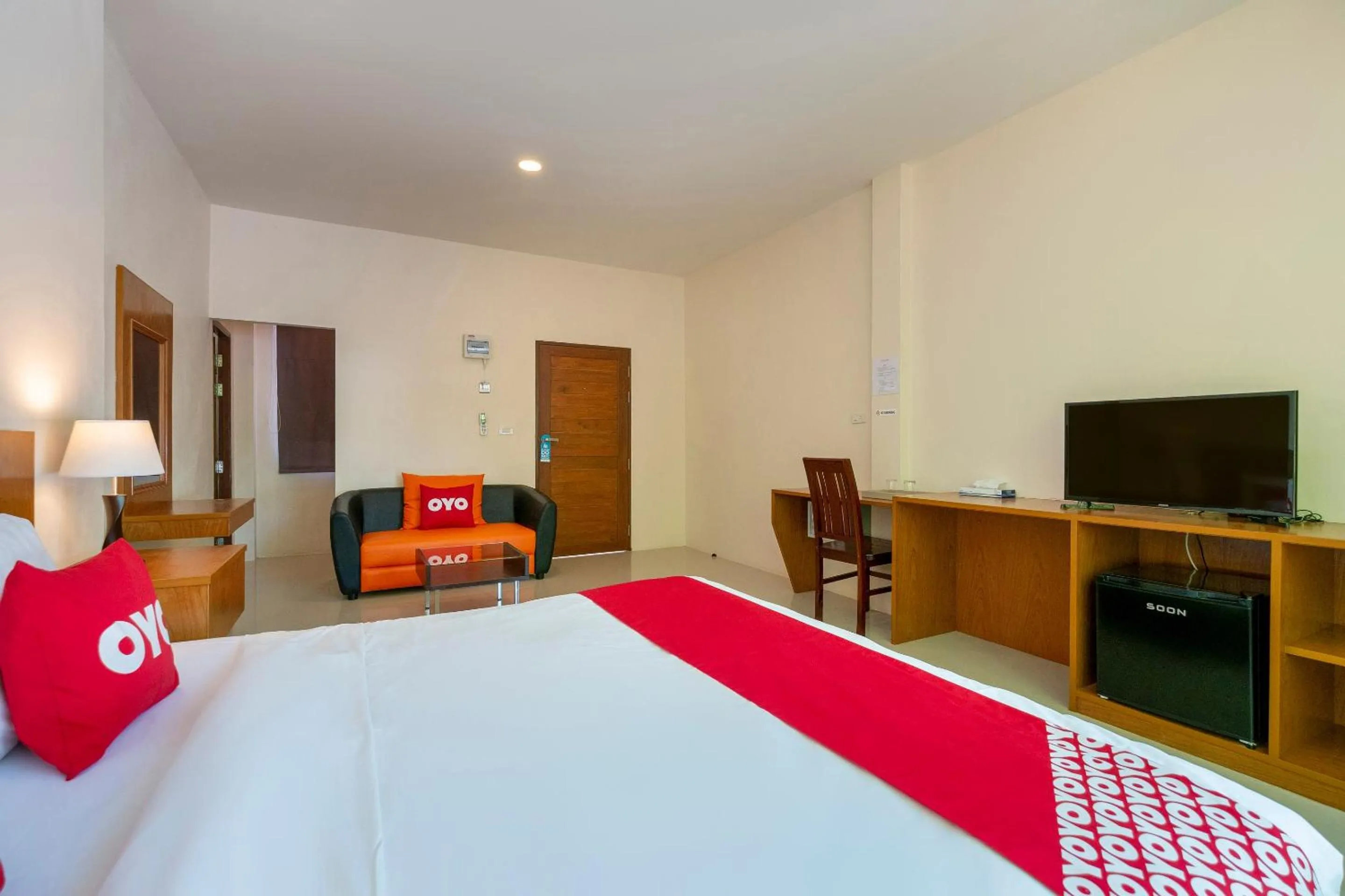 Bedroom in OYO 665 Sj House Hotel