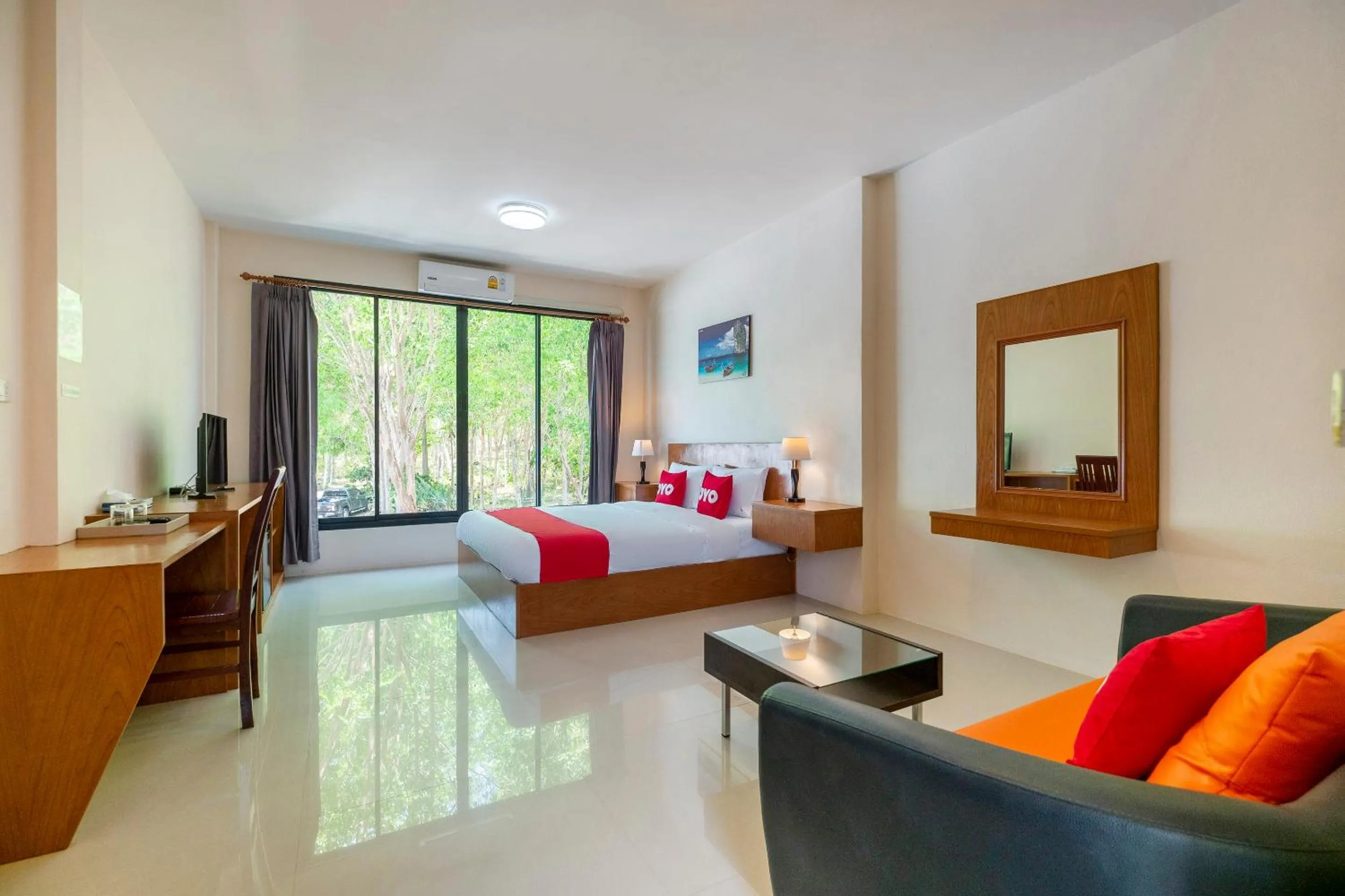 Bedroom in OYO 665 Sj House Hotel