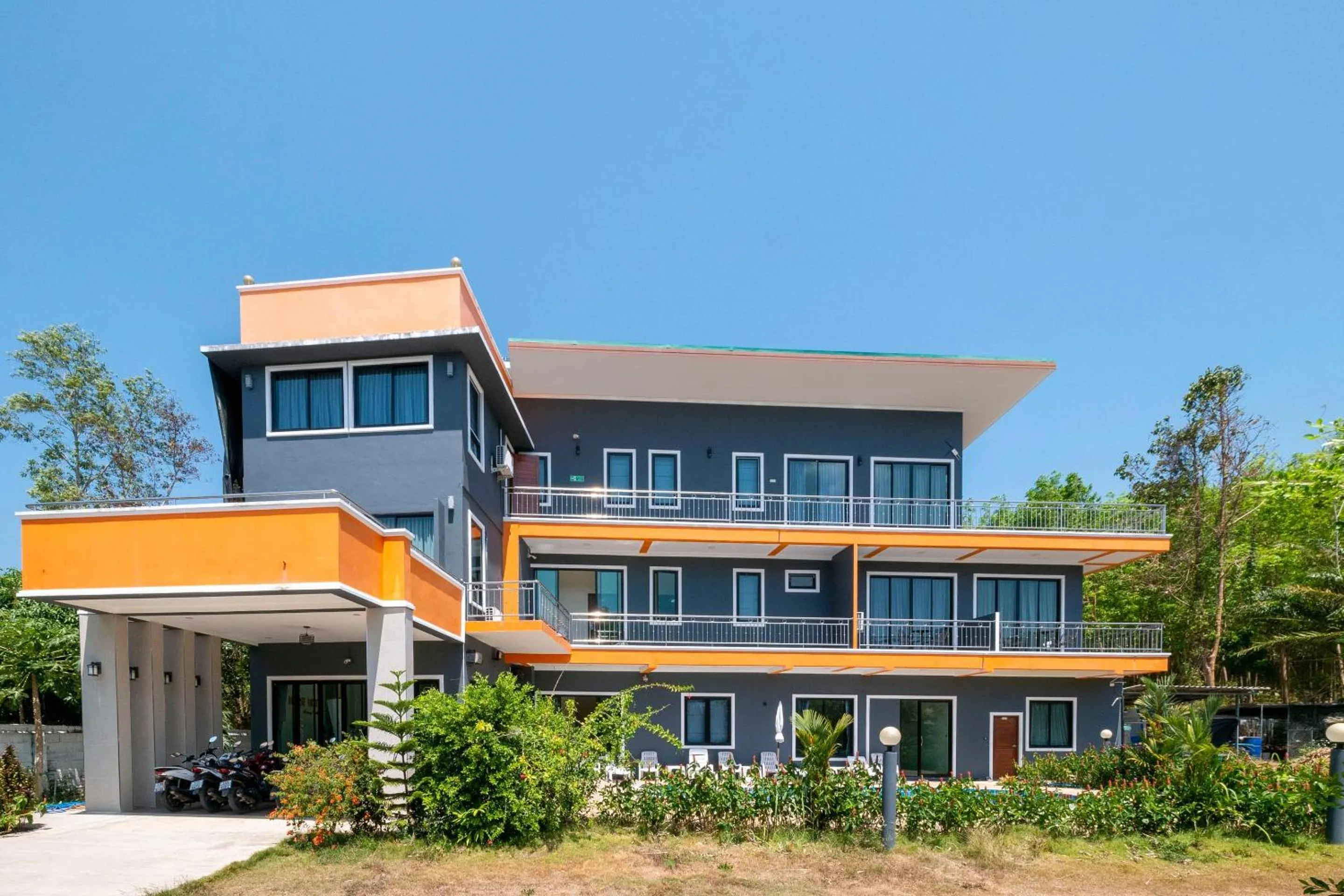 Facade/entrance in OYO 665 Sj House Hotel