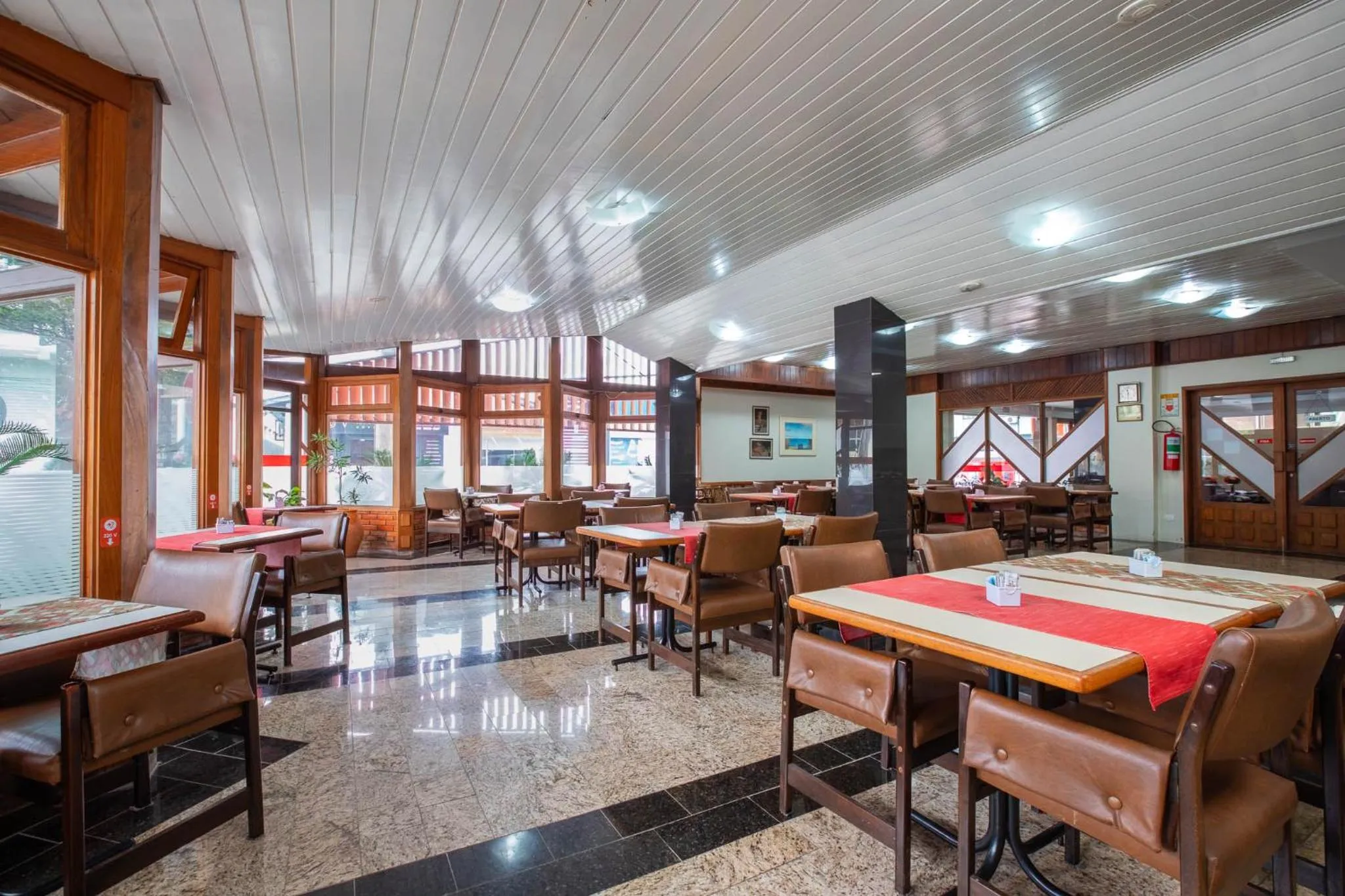 Restaurant/places to eat in Hotel Suárez Campo Bom