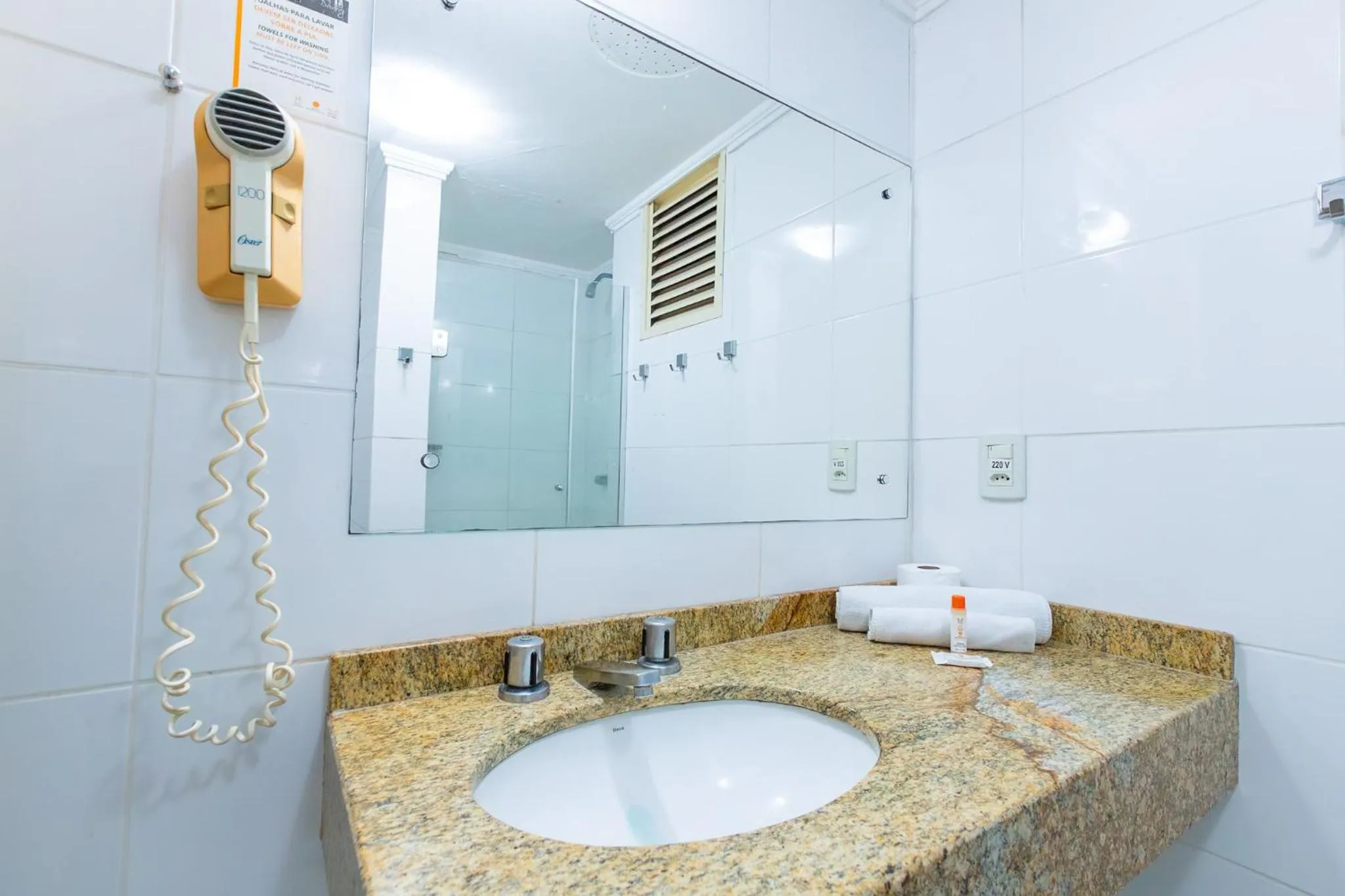 Bathroom in Hotel Suárez Campo Bom