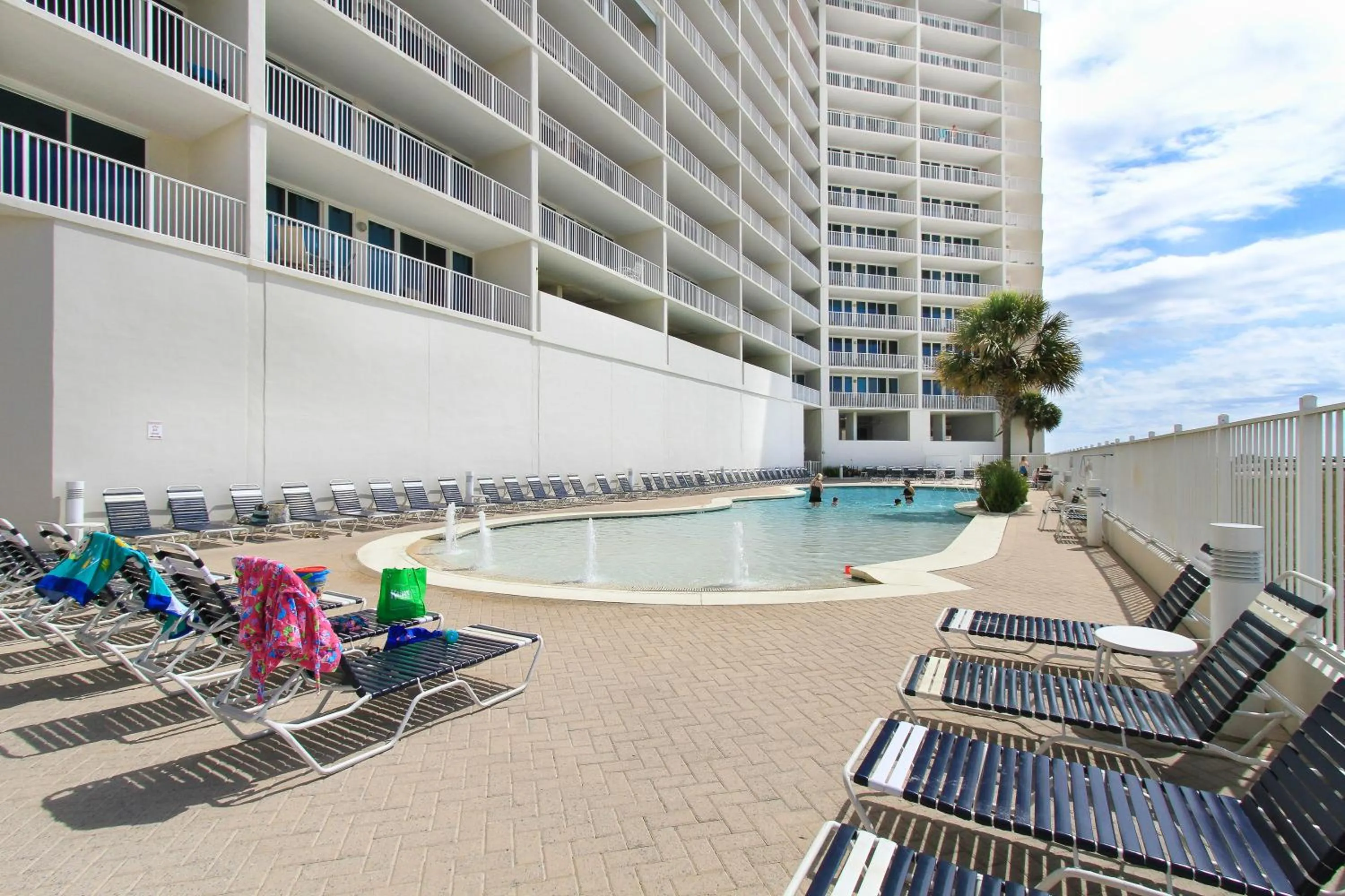 Swimming pool in Lighthouse 714