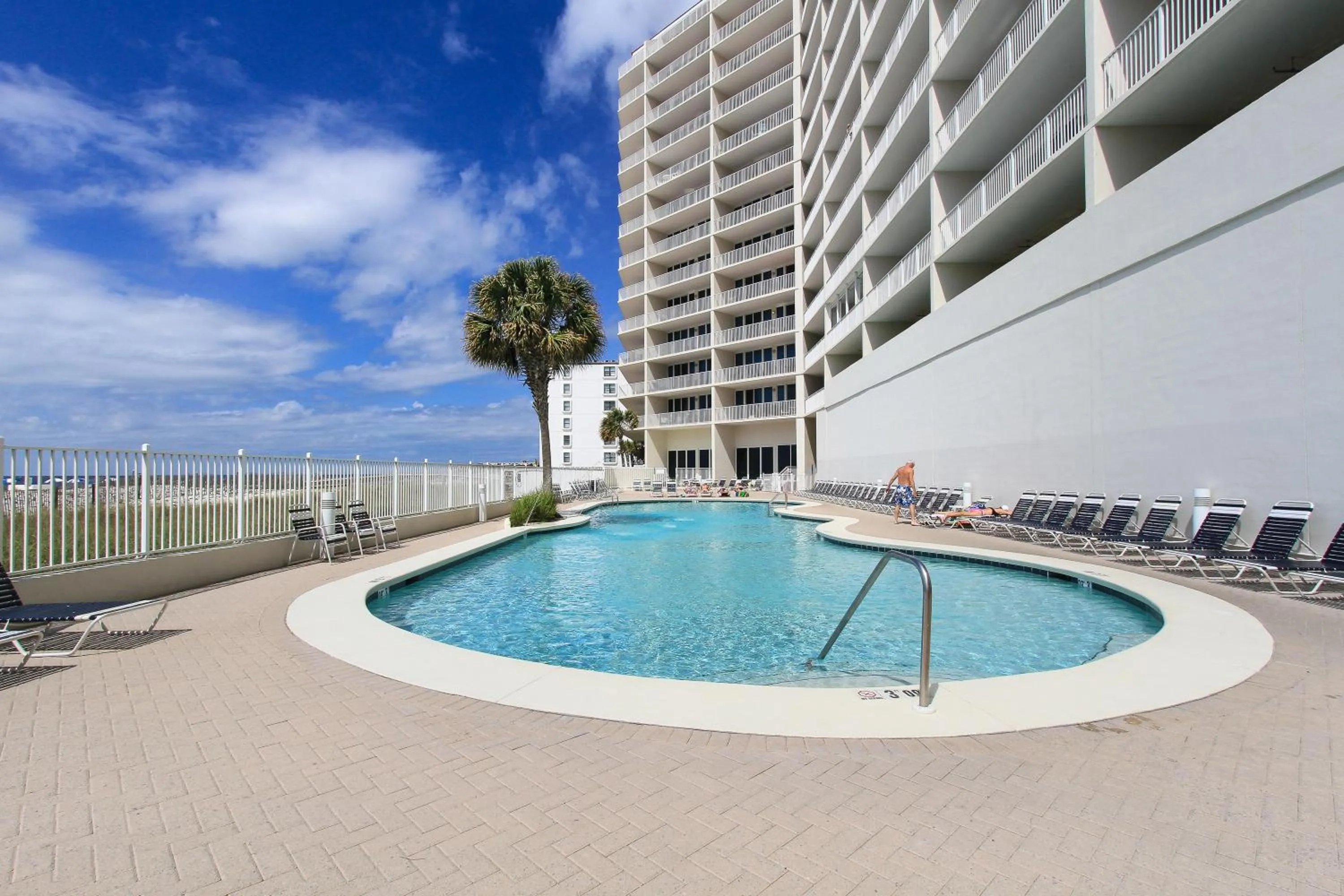 Swimming pool in Lighthouse 714