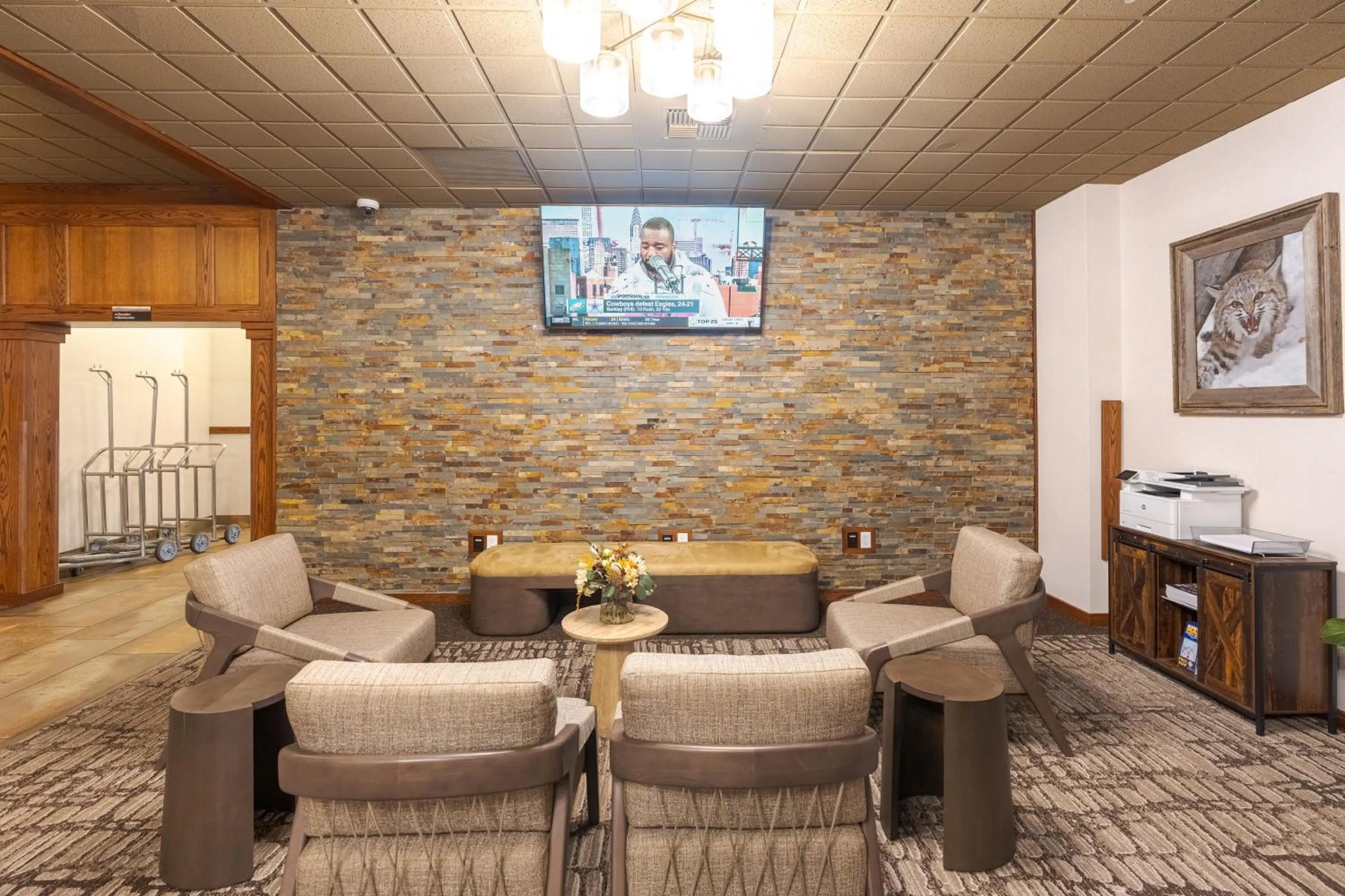 Communal lounge/ TV room in Best Western Plus GranTree Inn