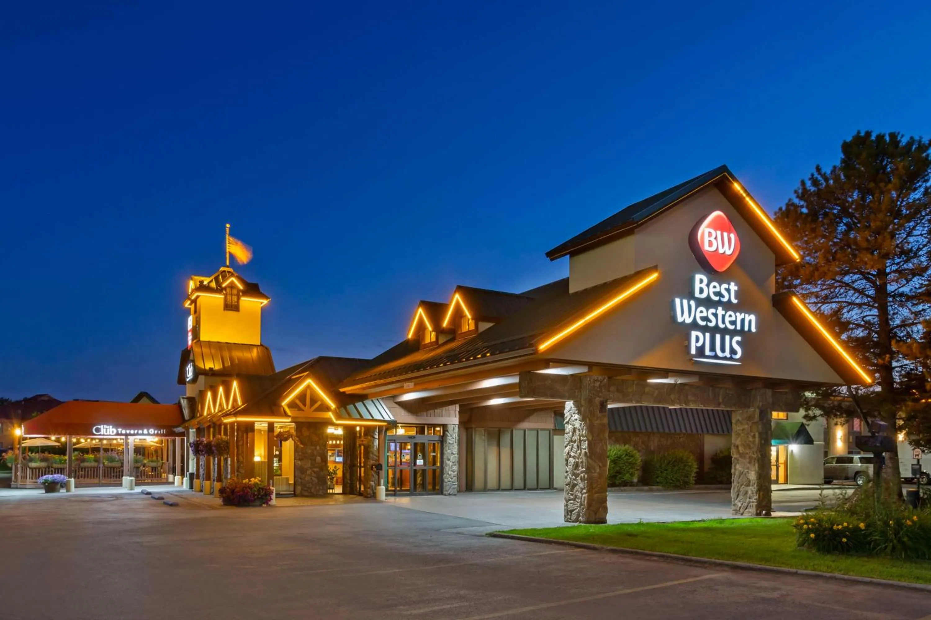 Property building in Best Western Plus GranTree Inn