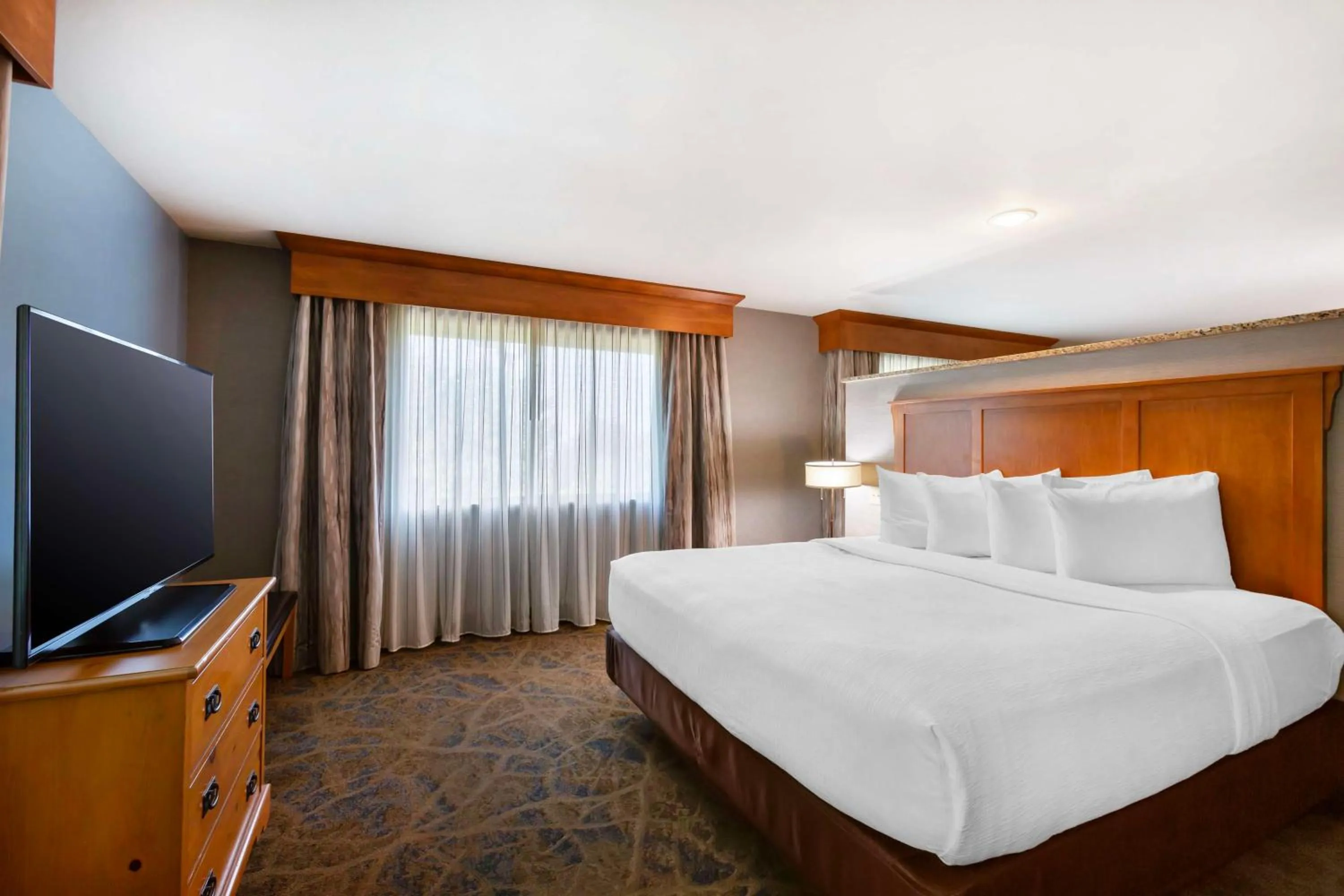 Bedroom, Bed in Best Western Plus GranTree Inn