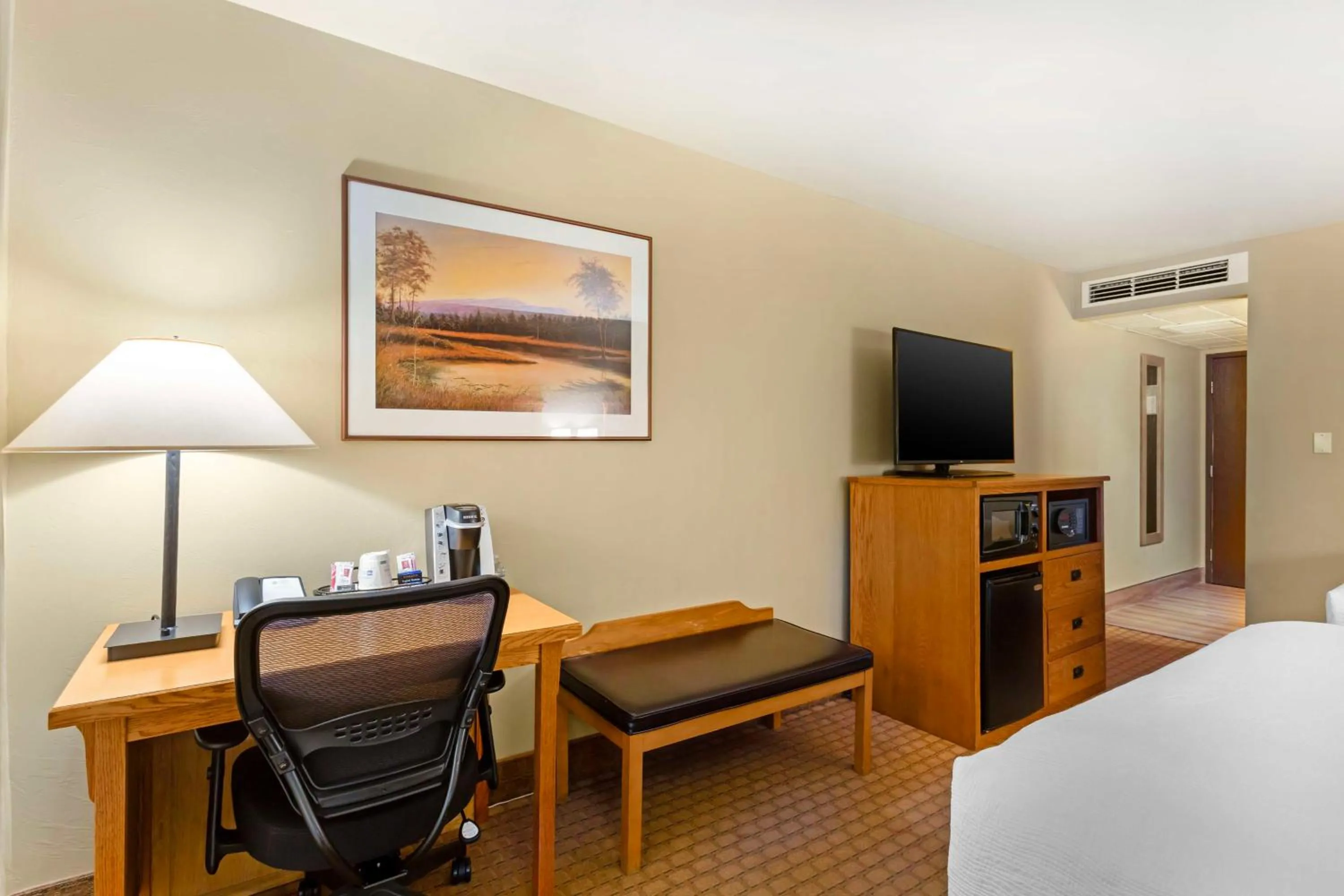 Bedroom, Bed in Best Western Plus GranTree Inn