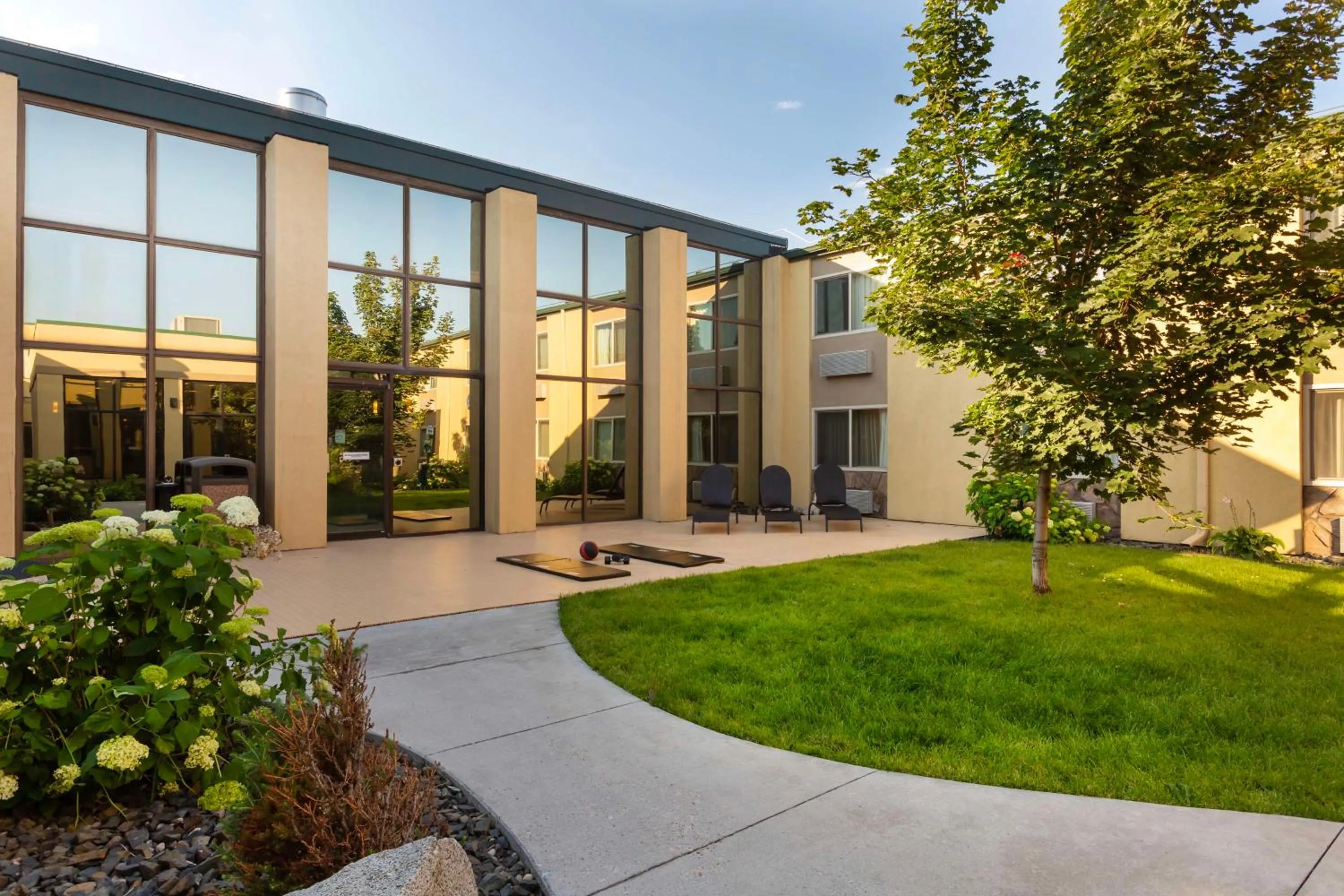 Property building in Best Western Plus GranTree Inn