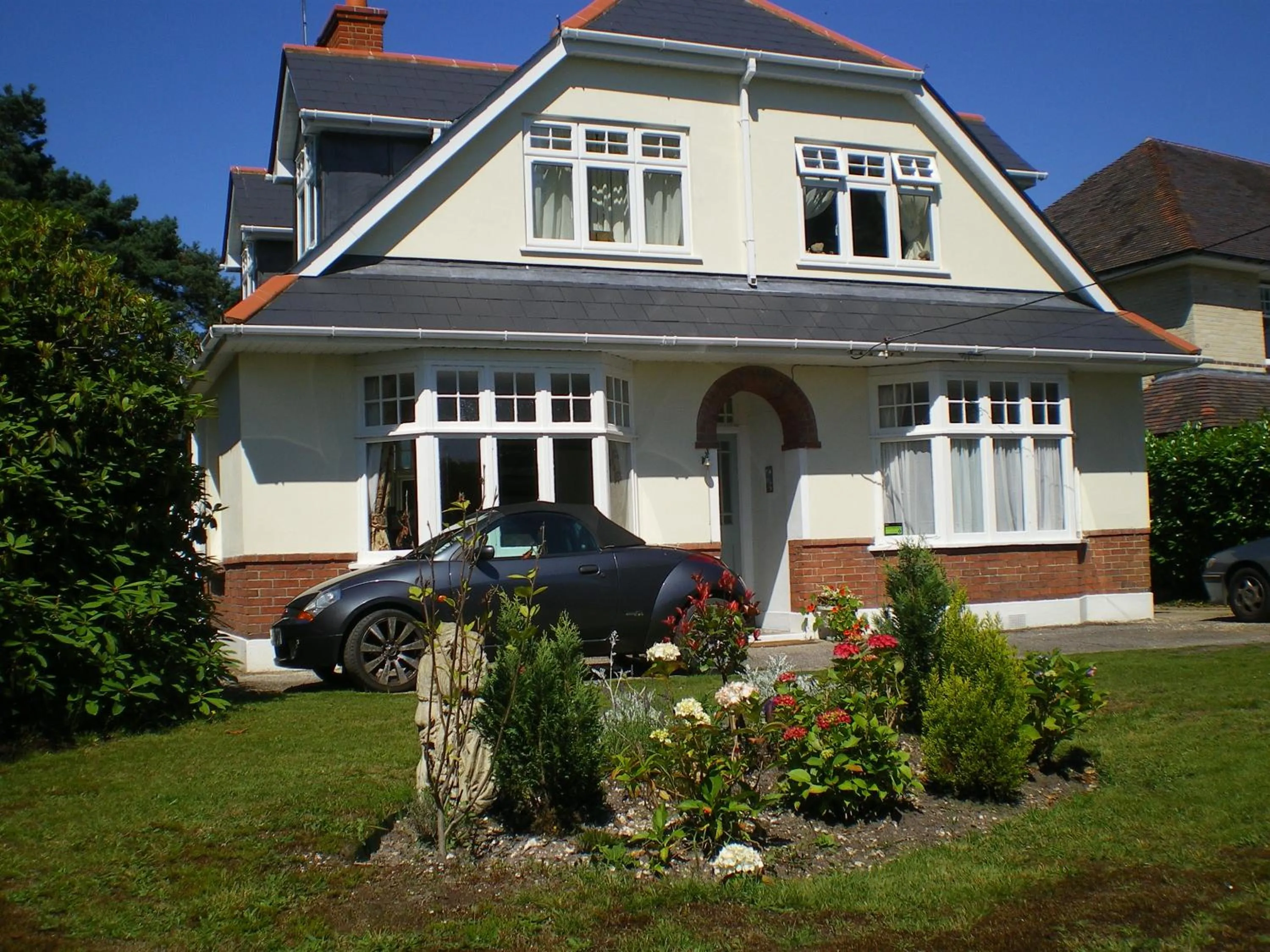 Facade/entrance in Heatherdene House