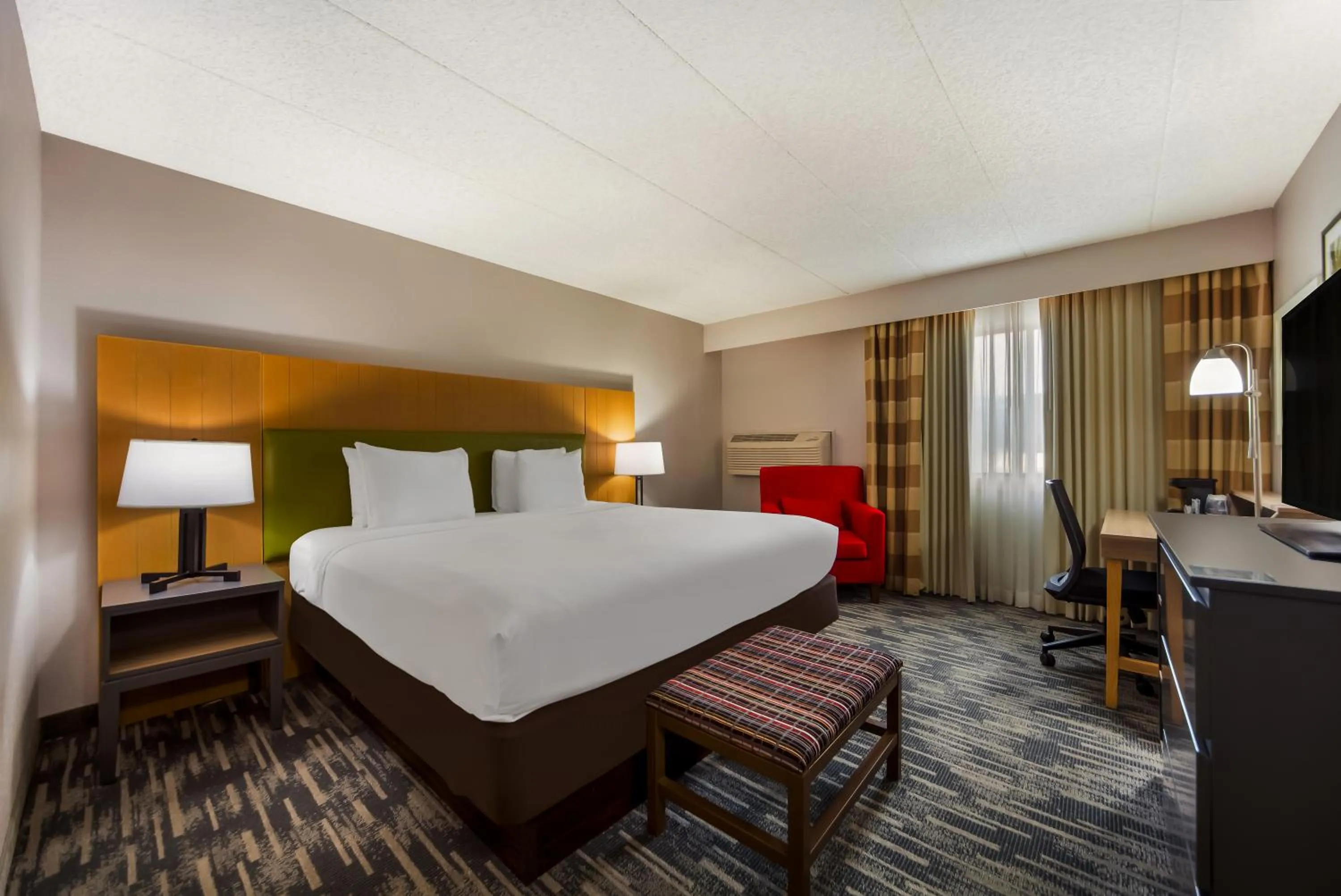Bed in Country Inn & Suites by Radisson, Lincoln Airport, NE