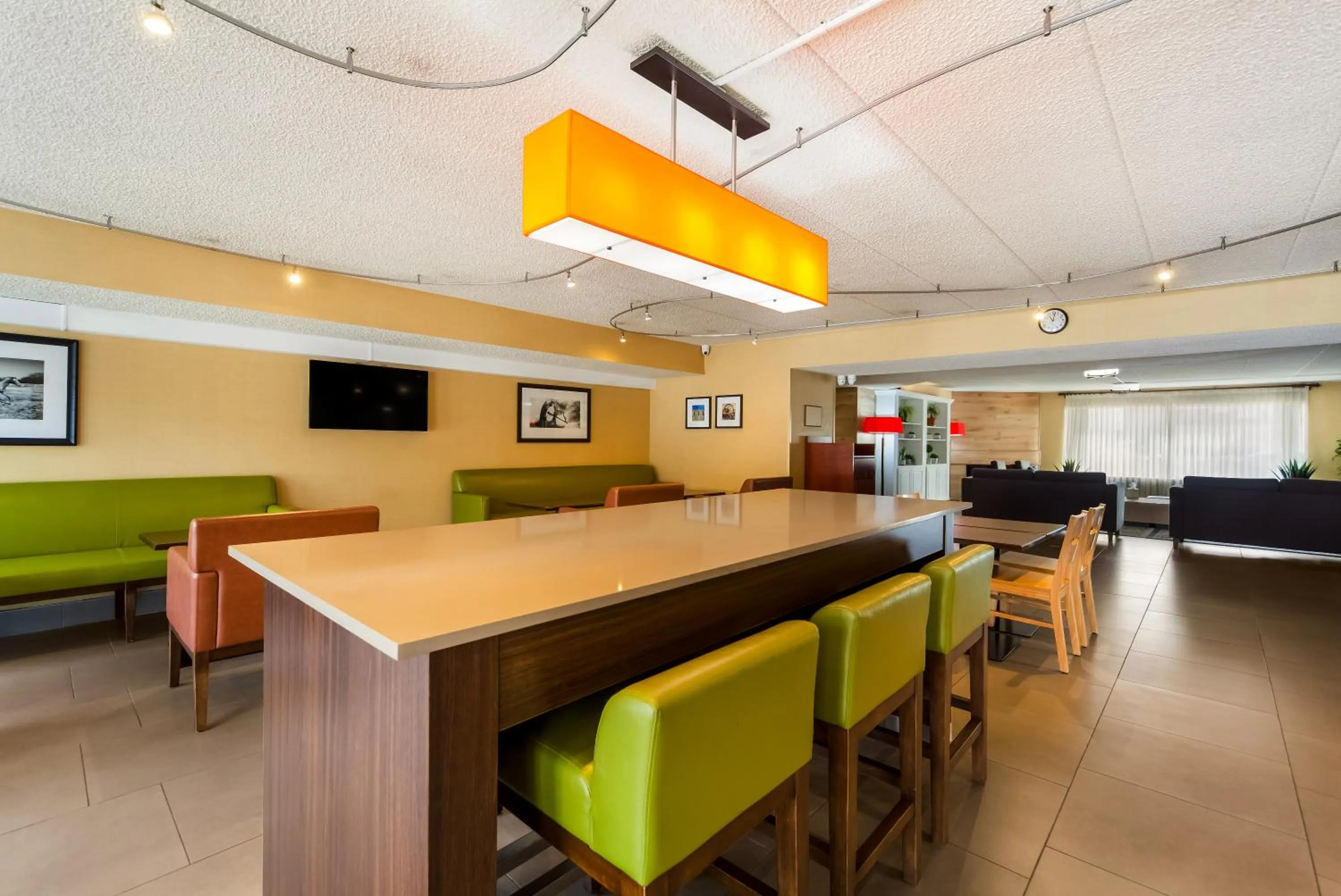 Breakfast in Country Inn & Suites by Radisson, Lincoln Airport, NE