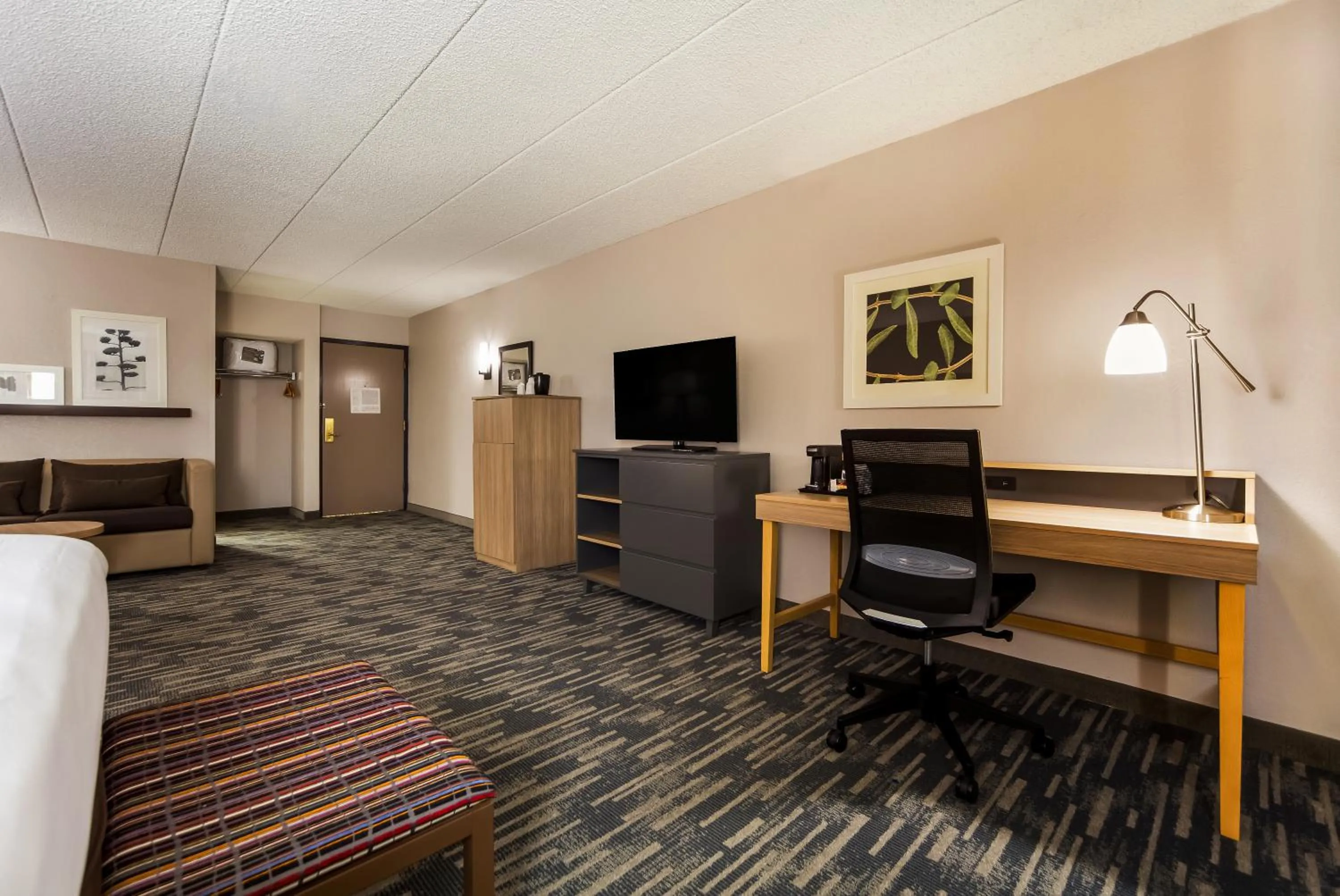 Bed in Country Inn & Suites by Radisson, Lincoln Airport, NE