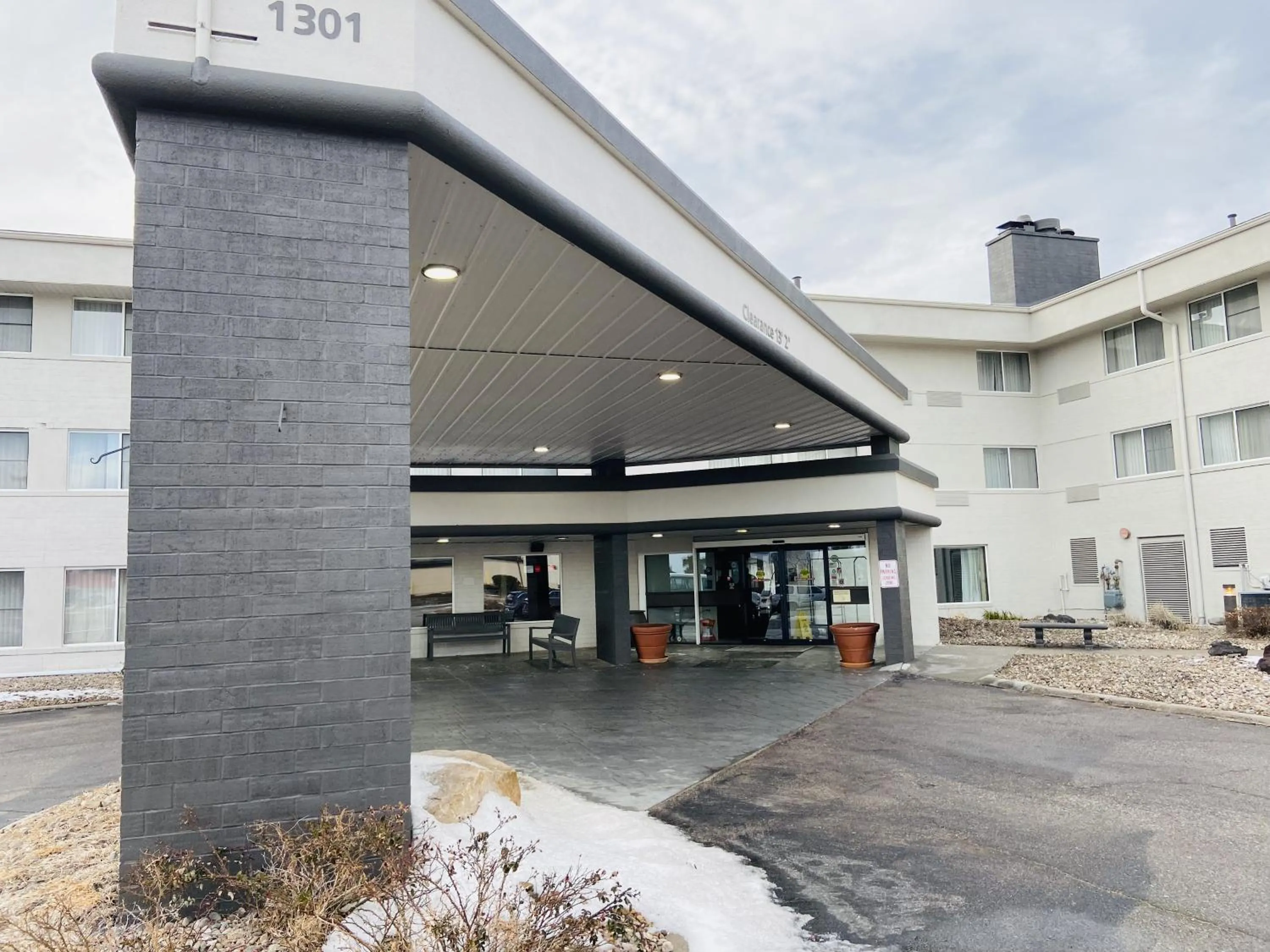 Facade/entrance in Country Inn & Suites by Radisson, Lincoln Airport, NE
