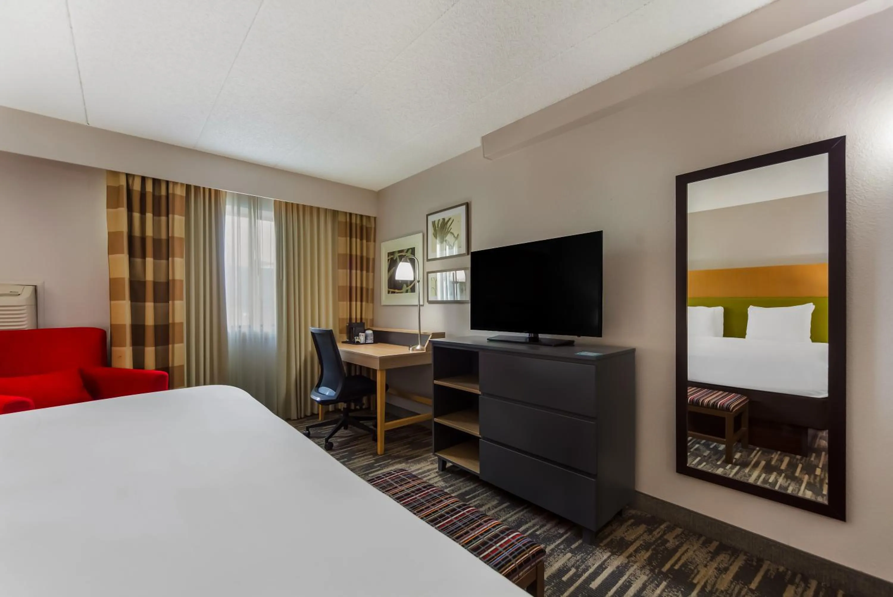 Bedroom, Bed in Country Inn & Suites by Radisson, Lincoln Airport, NE