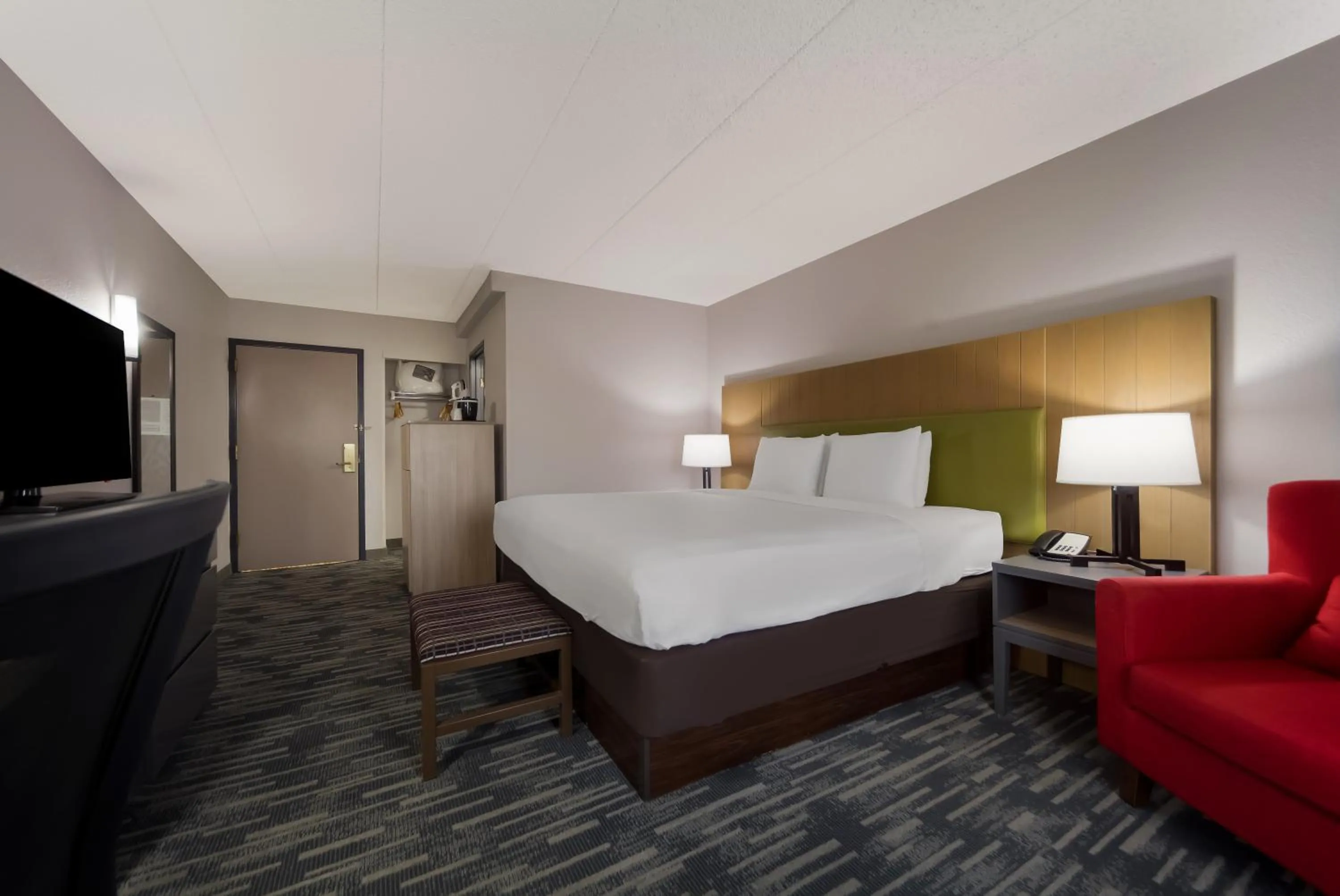 Bed in Country Inn & Suites by Radisson, Lincoln Airport, NE