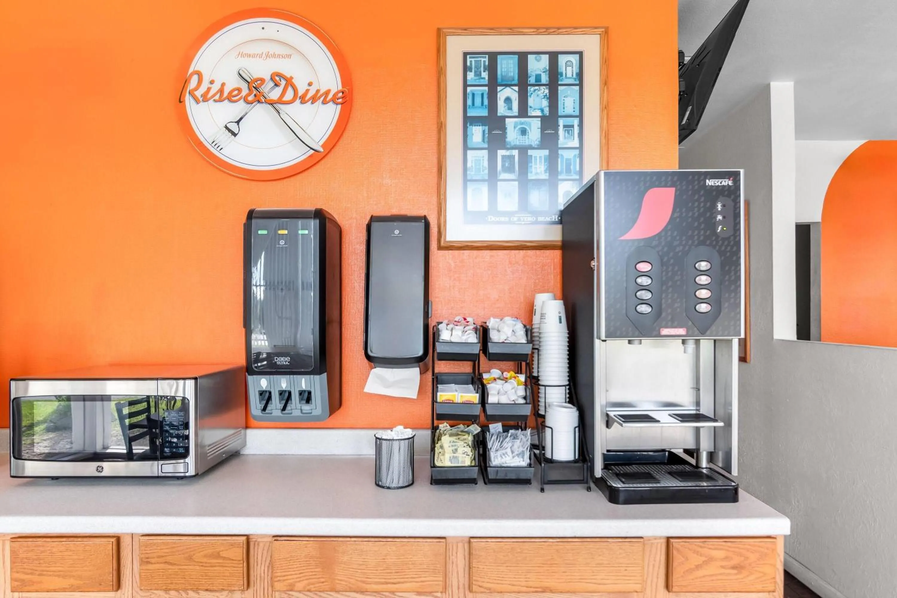 Restaurant/places to eat in Howard Johnson by Wyndham Vero Beach / Downtown