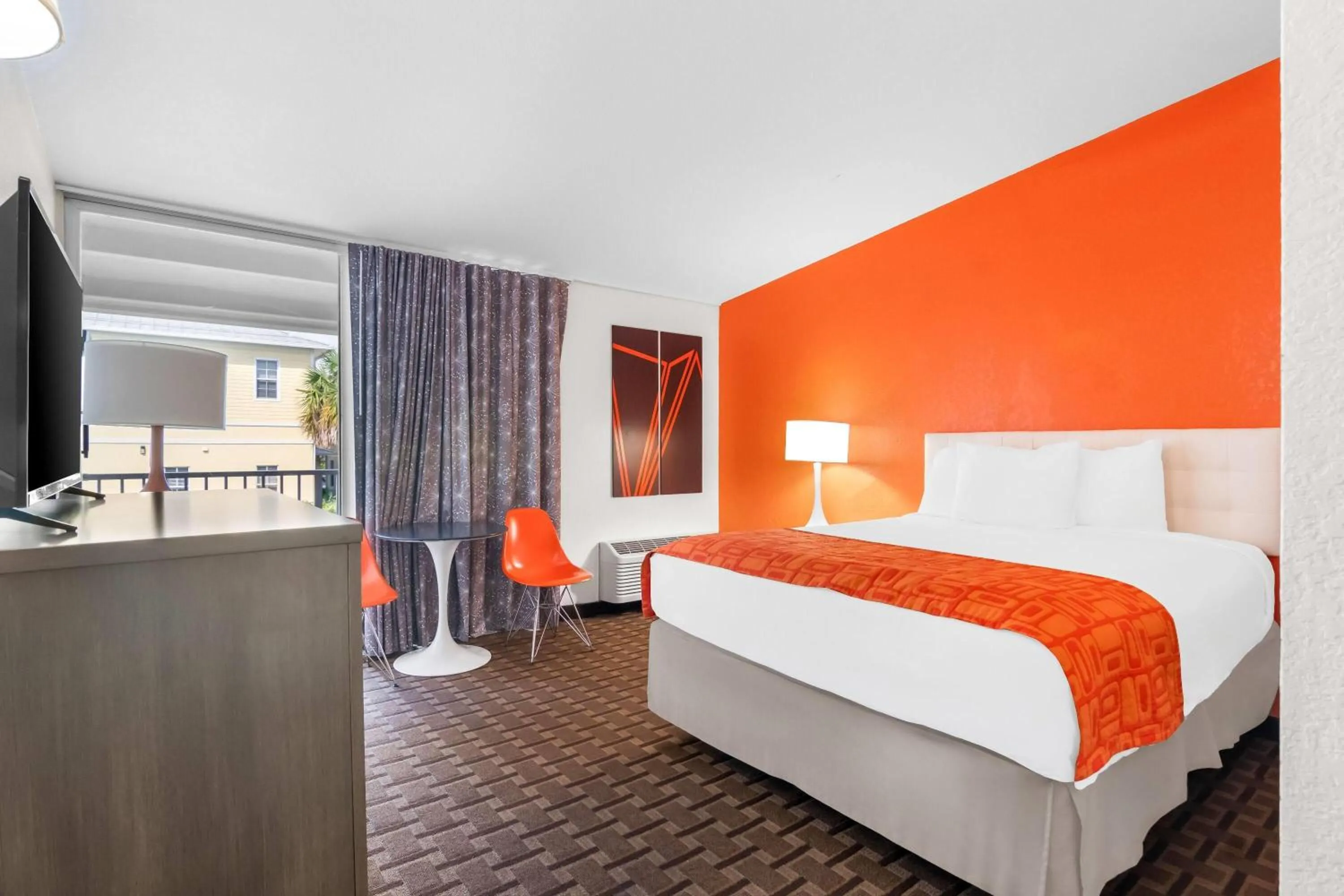 Bed in Howard Johnson by Wyndham Vero Beach / Downtown