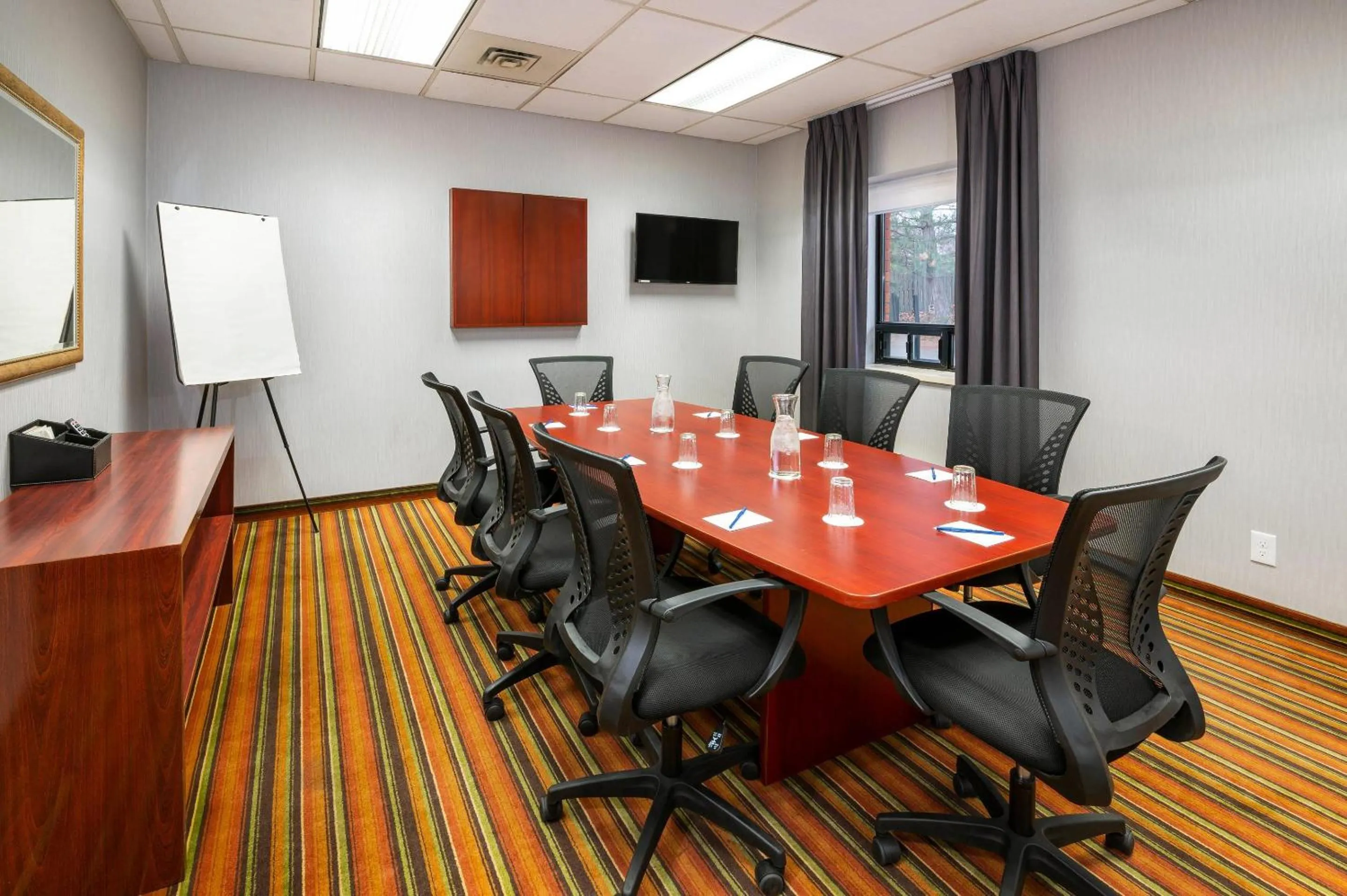 Meeting/conference room in Comfort Hotel & Suites