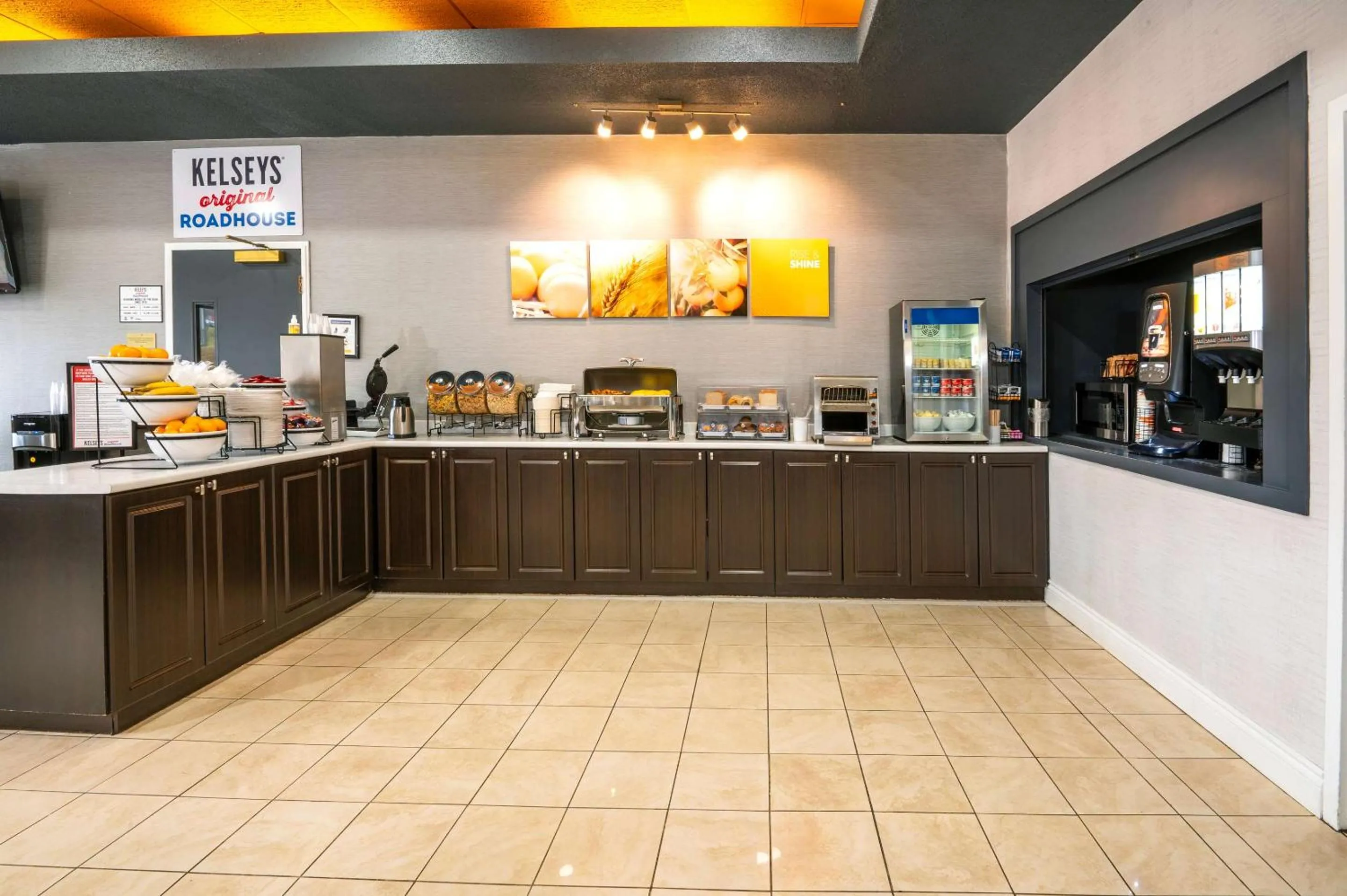 Breakfast in Comfort Hotel & Suites