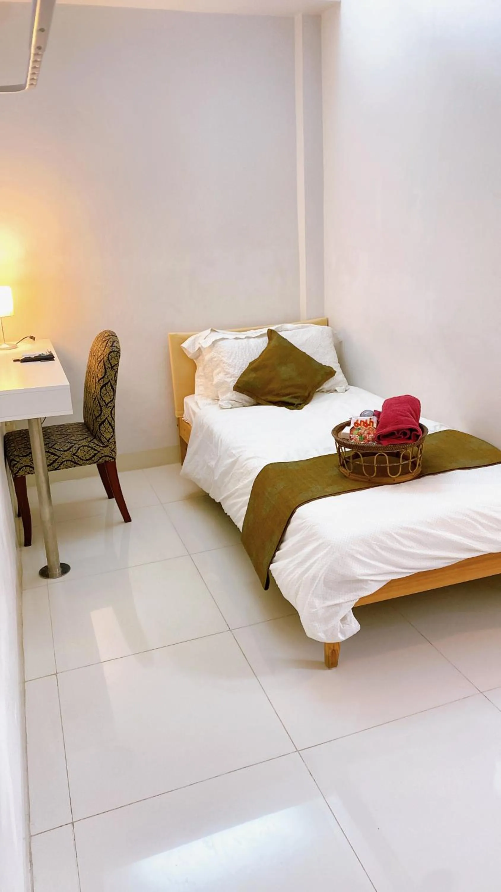 Bed in 12/14 HOME Studio