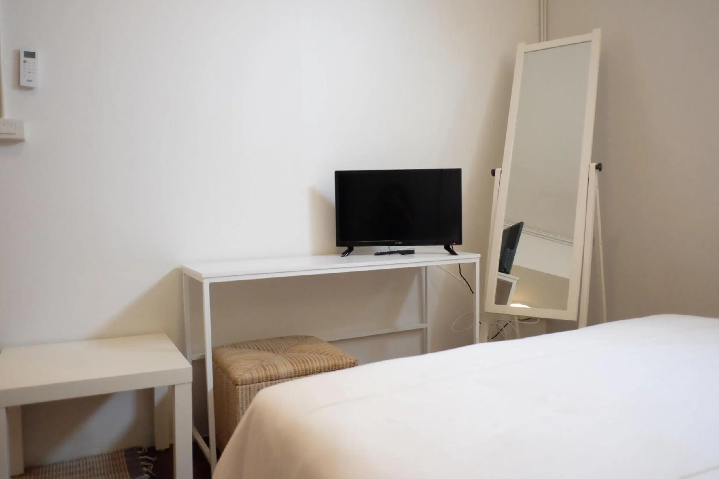 Bed in 12/14 HOME Studio