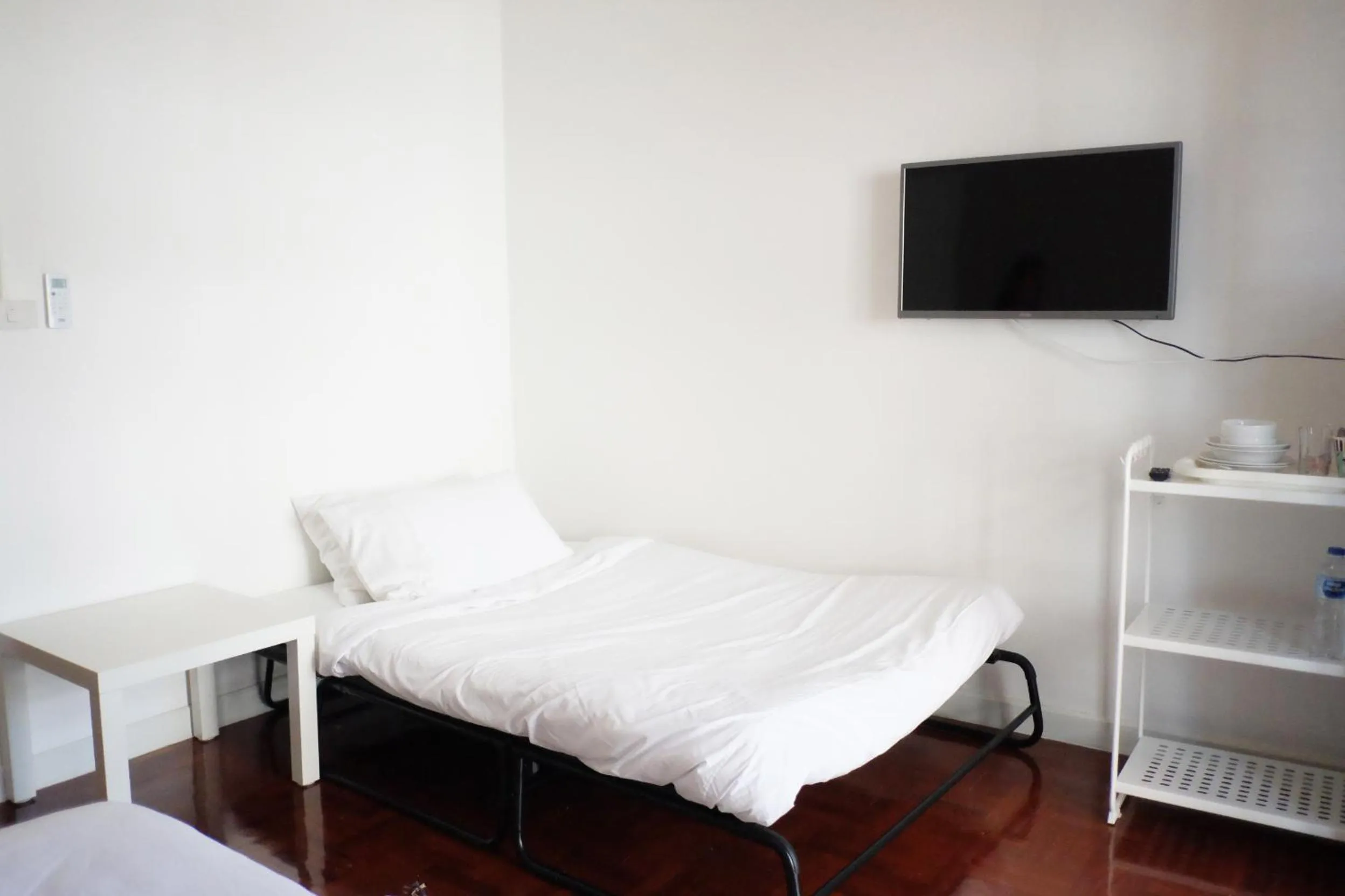 Bed in 12/14 HOME Studio