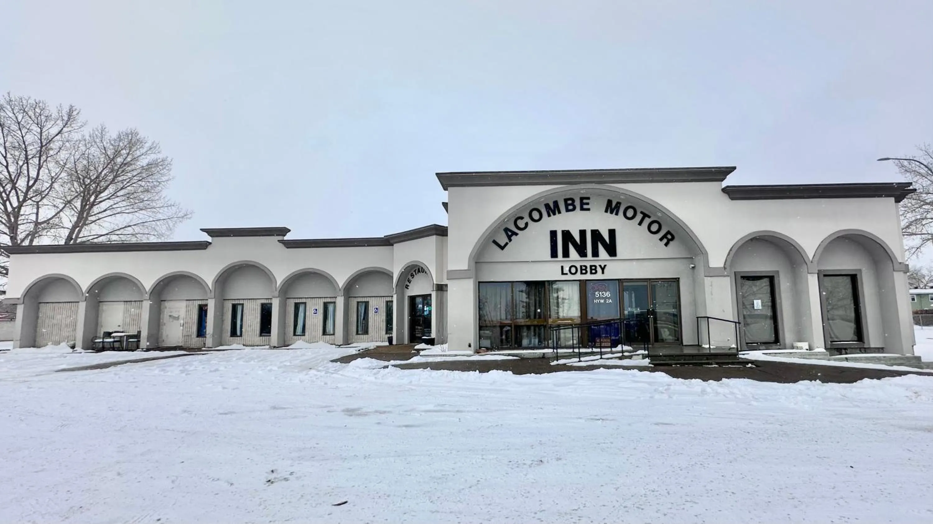 Property building in Lacombe Motor Inn