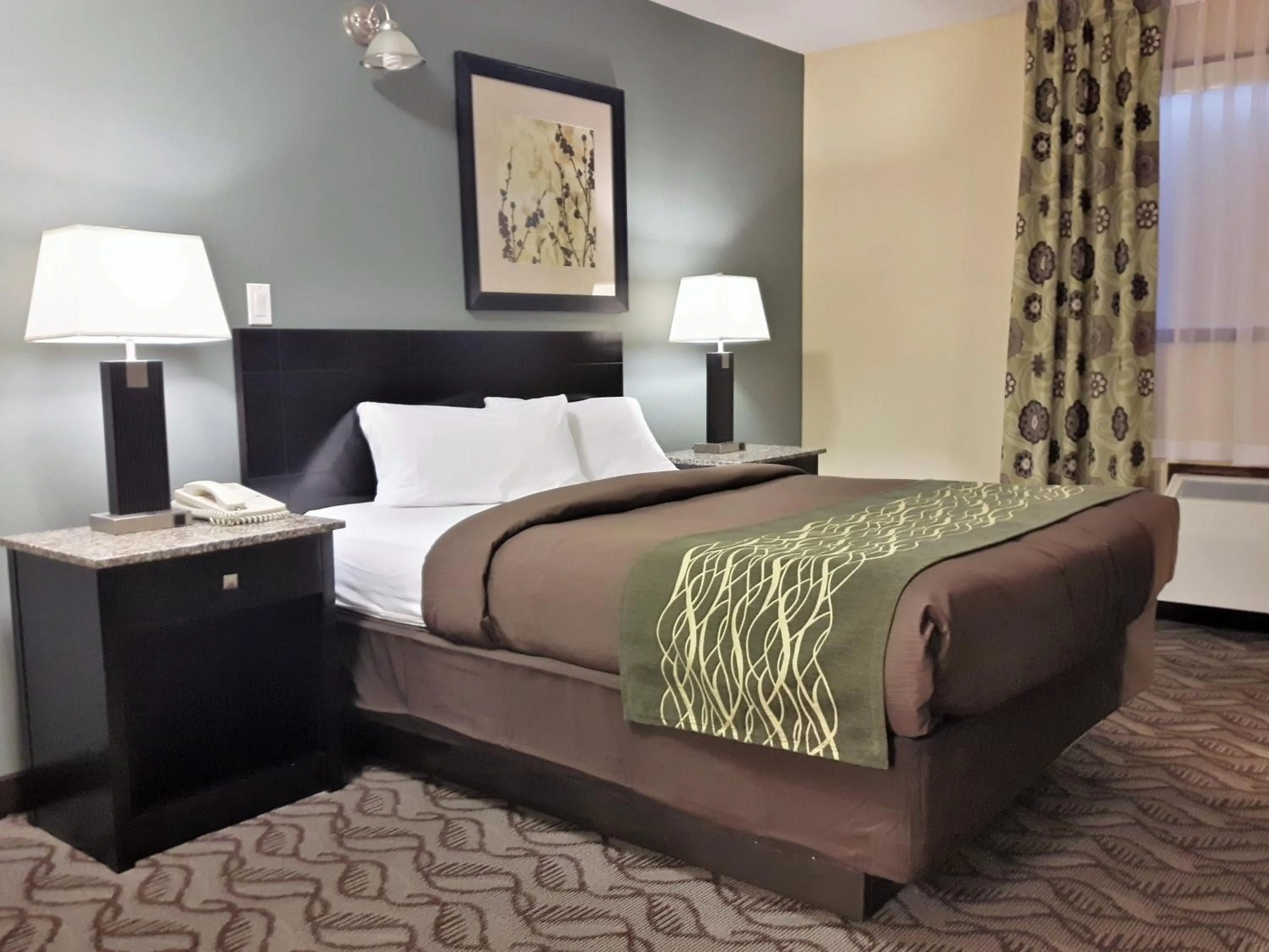 Photo of the whole room, Bed in Lacombe Motor Inn