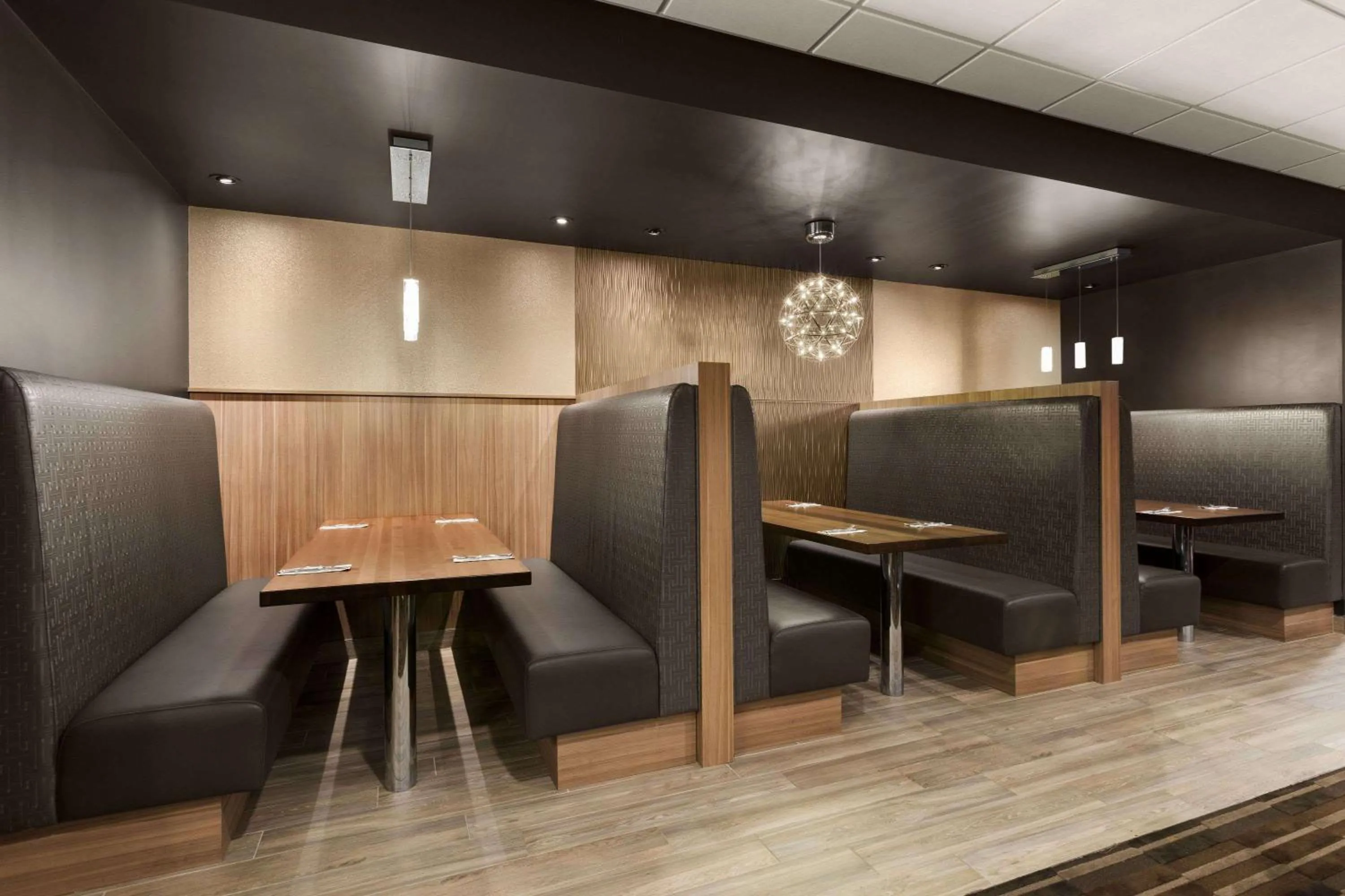 Restaurant/places to eat in The Atlas° Hotel