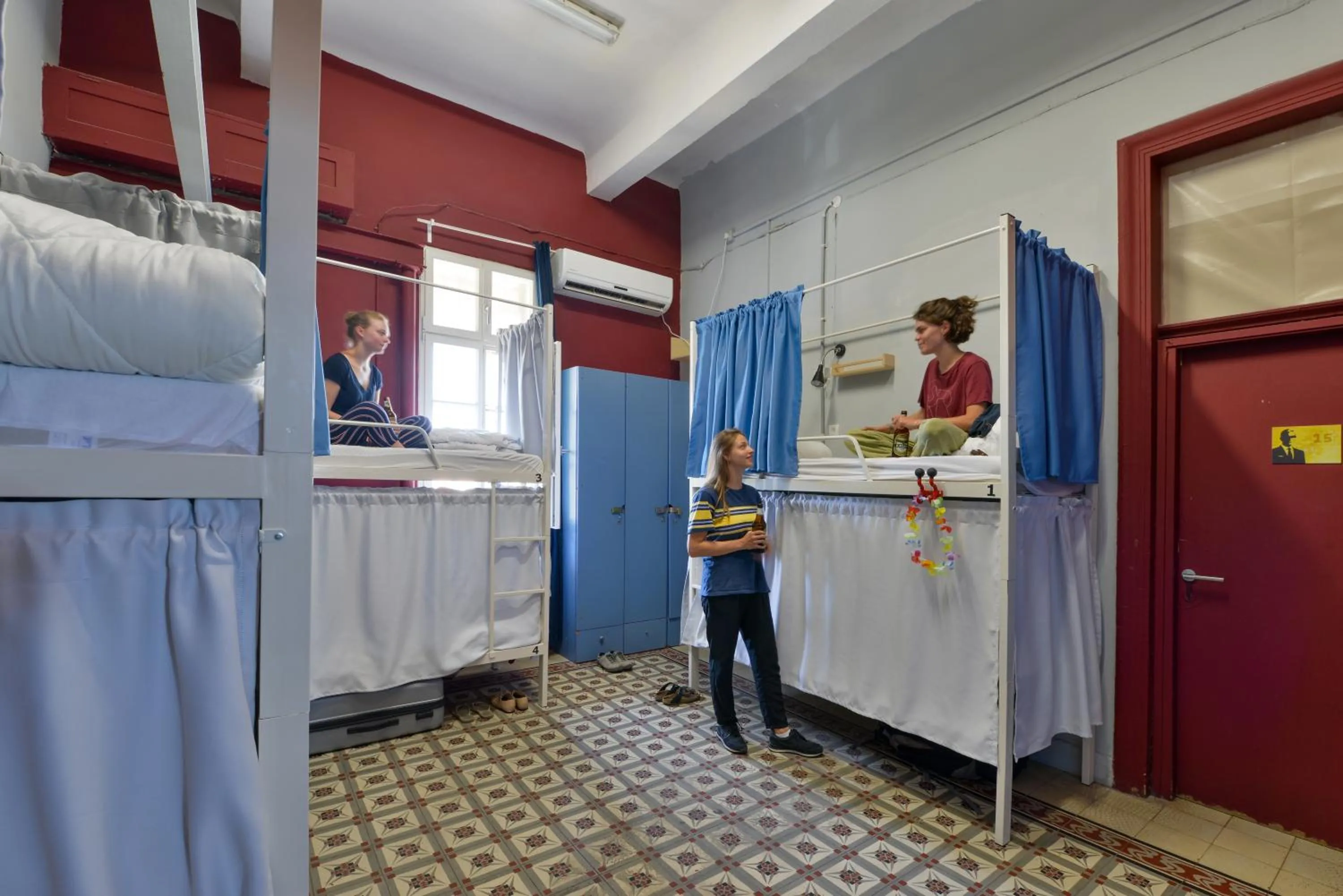 Roger's Hostel Tel Aviv (age 18-45)