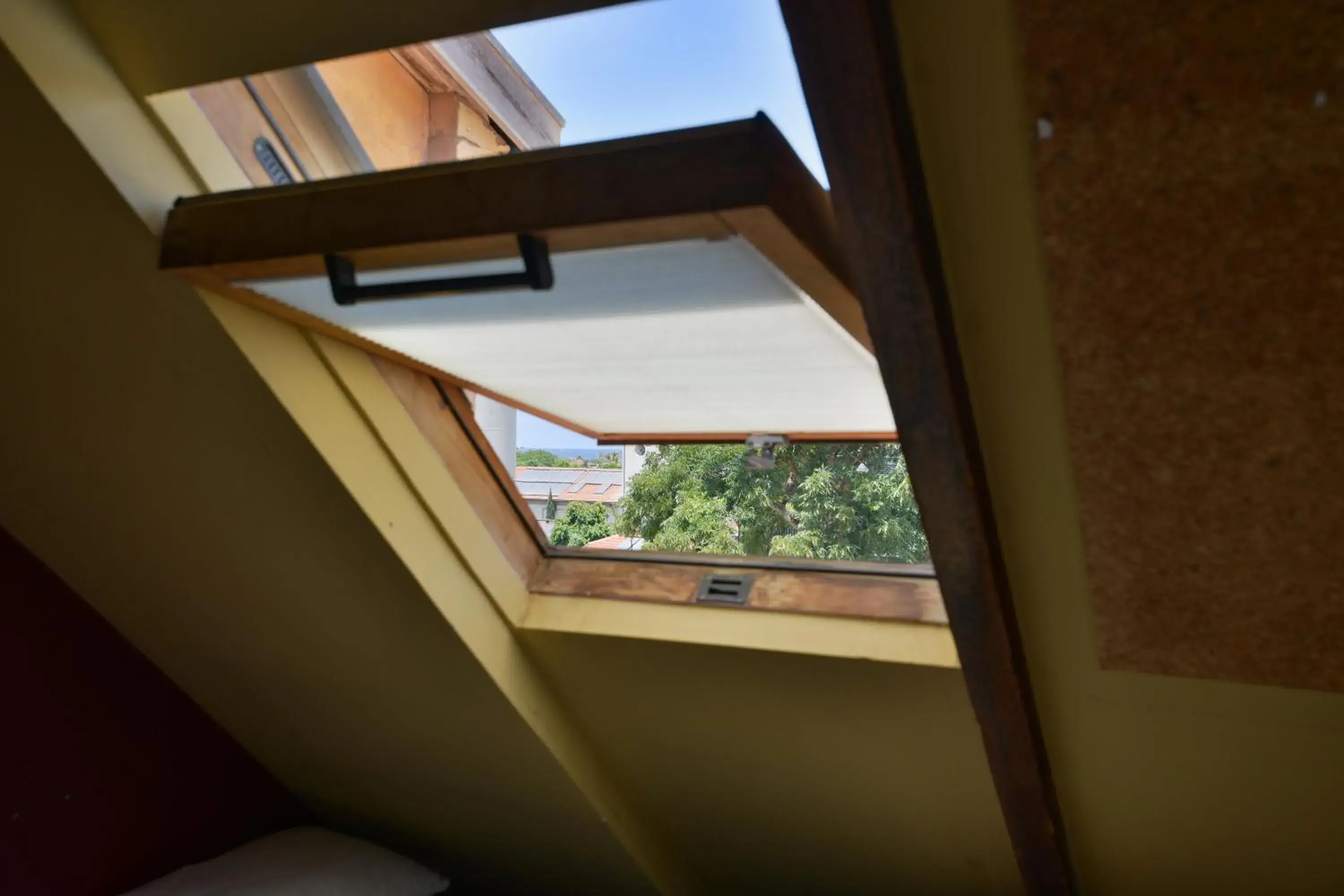 Comfort Triple Room in Roger's Hostel Tel Aviv (age 18-45) Comfort Triple Room in Roger's Hostel Tel Aviv (age 18-45)