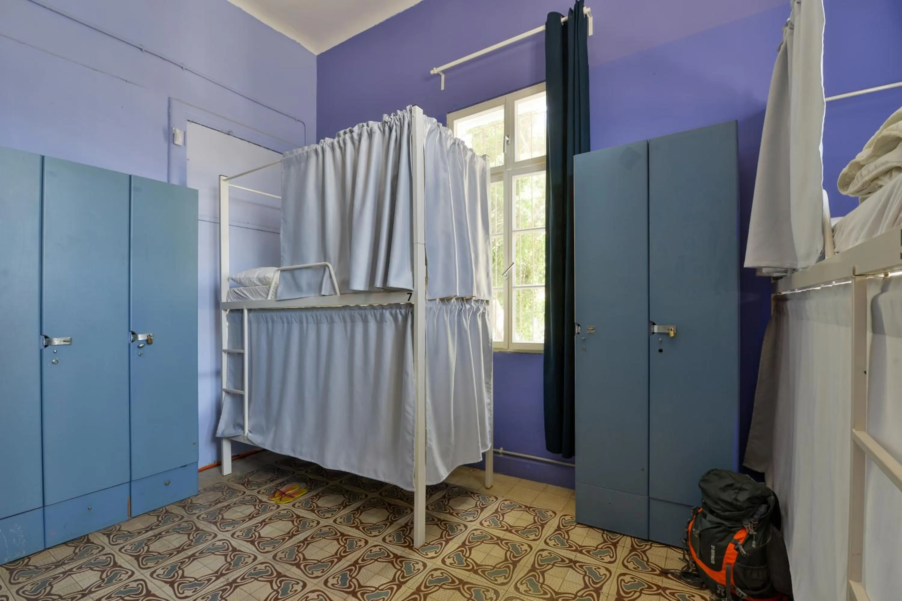 Roger's Hostel Tel Aviv (age 18-45)