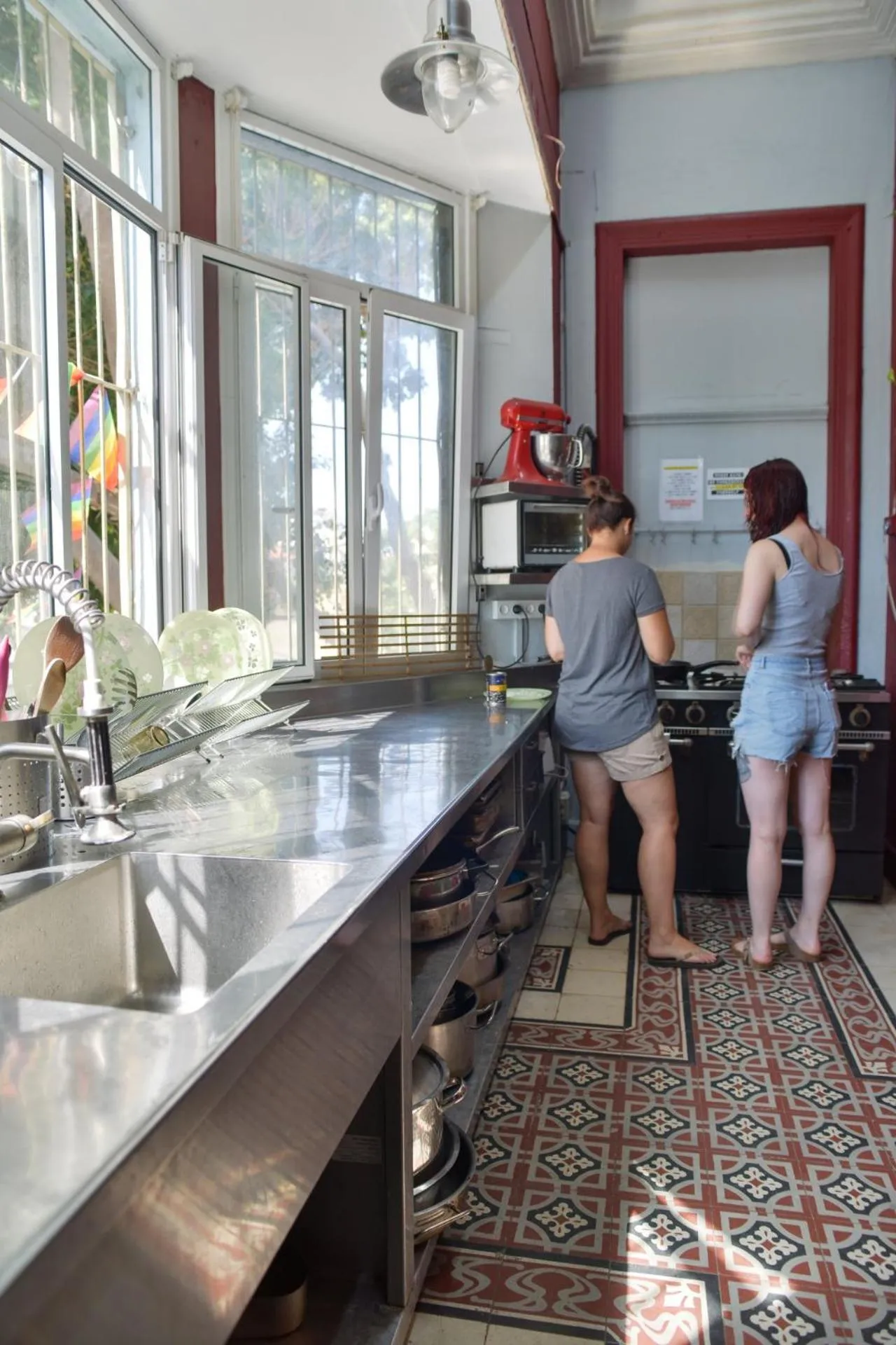 Roger's Hostel Tel Aviv (age 18-45)