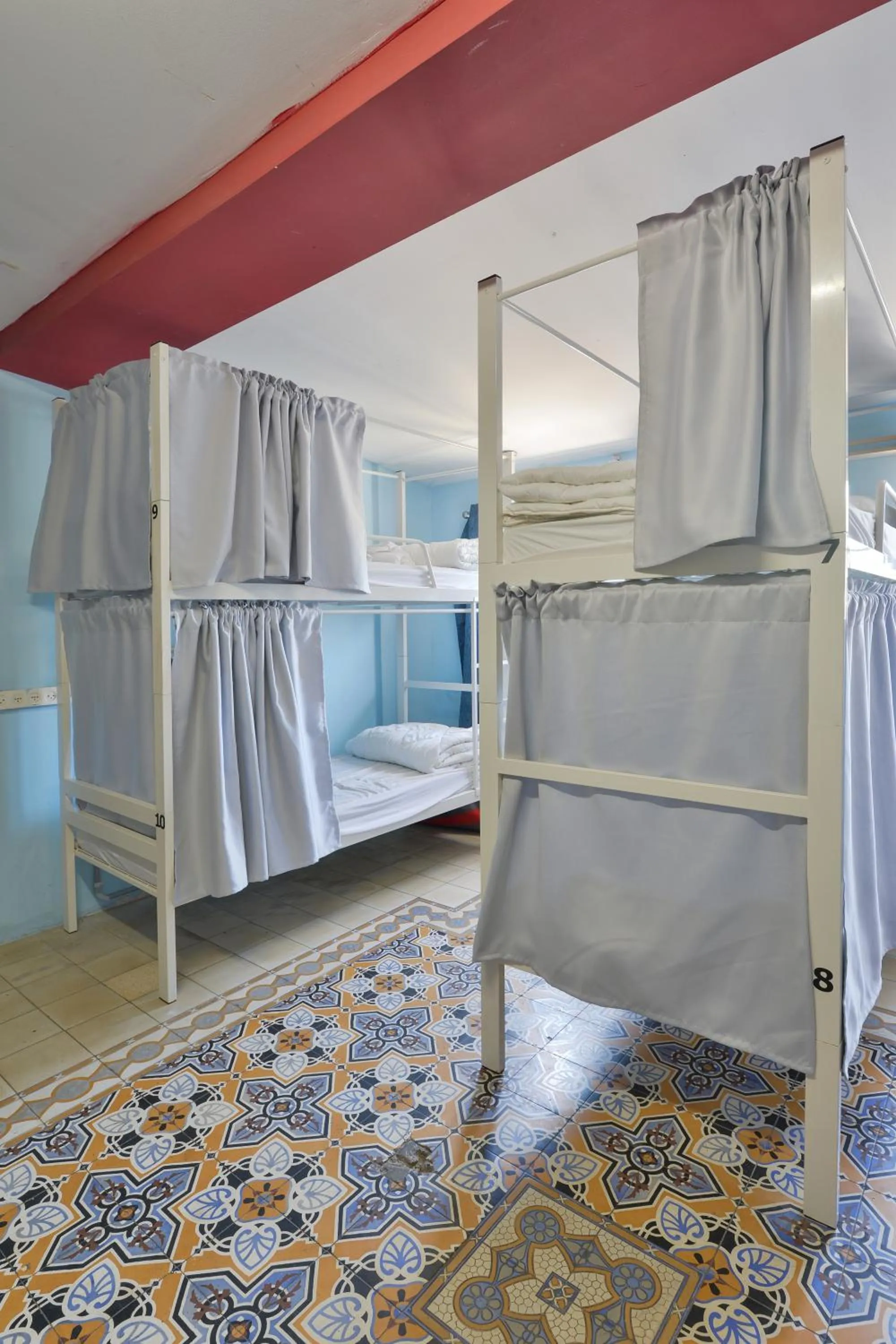 Bed in Roger's Hostel Tel Aviv (age 18-45)