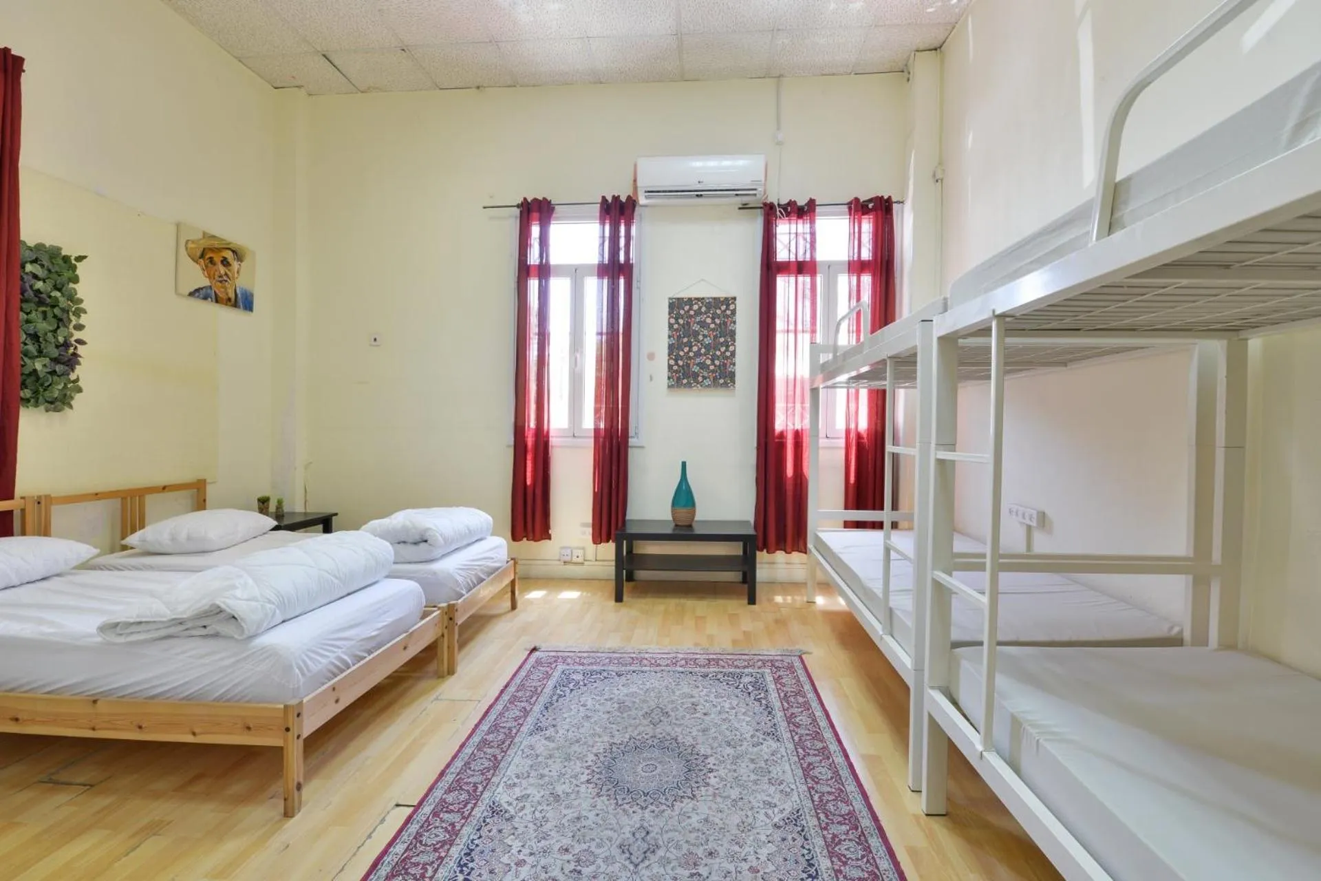 Bed in Roger's Hostel Tel Aviv (age 18-45)