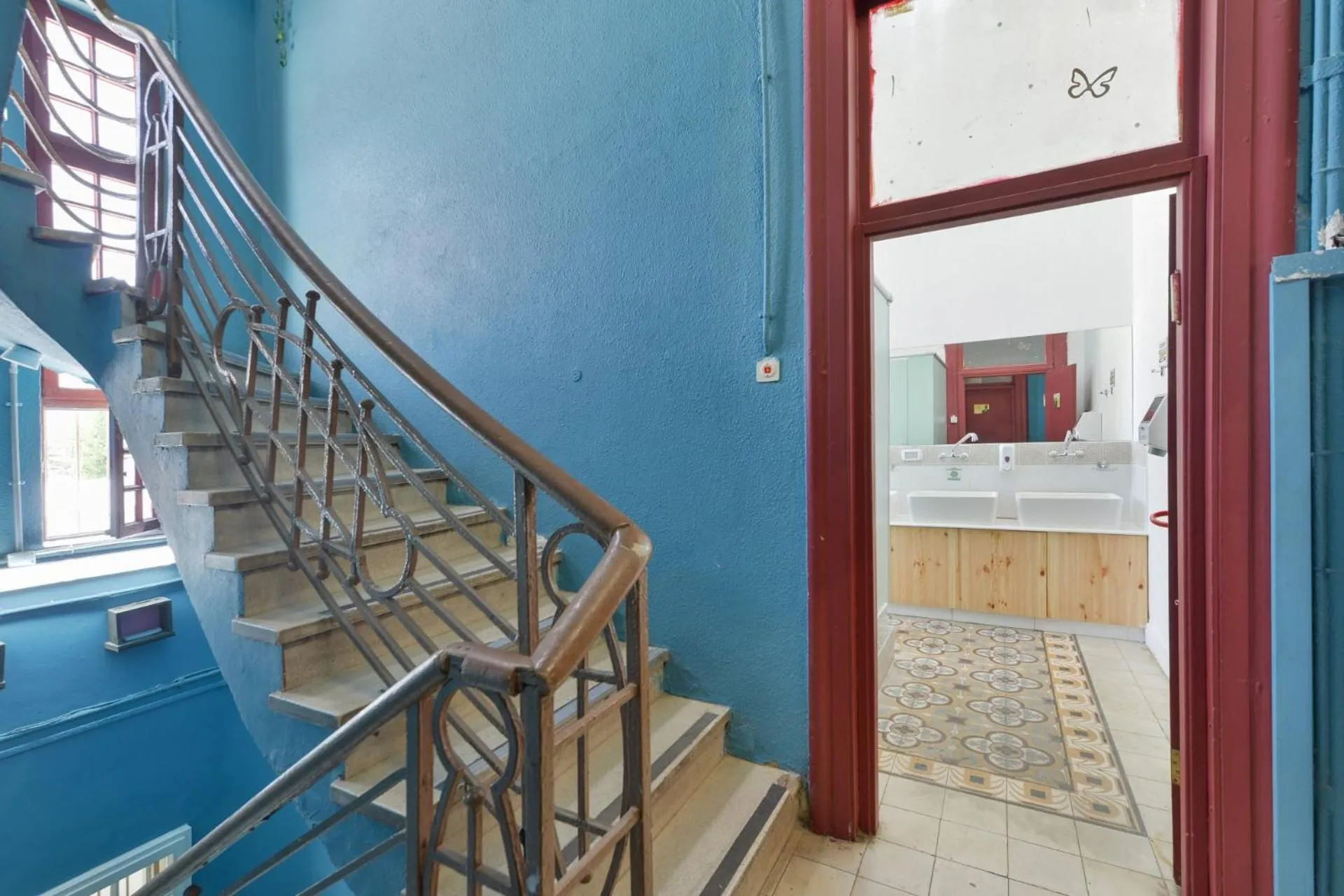 Roger's Hostel Tel Aviv (age 18-45)