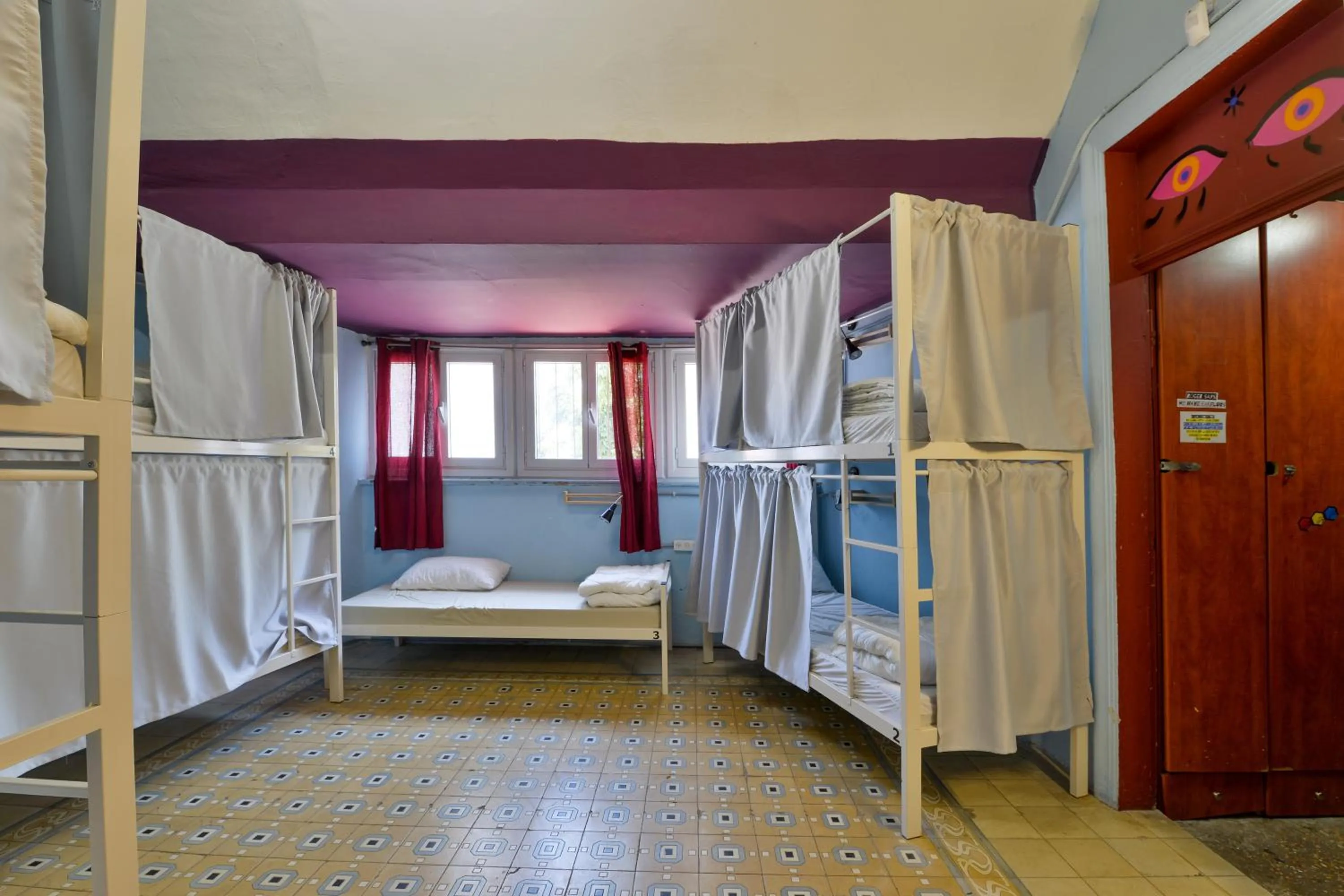 Bed in Roger's Hostel Tel Aviv (age 18-45)