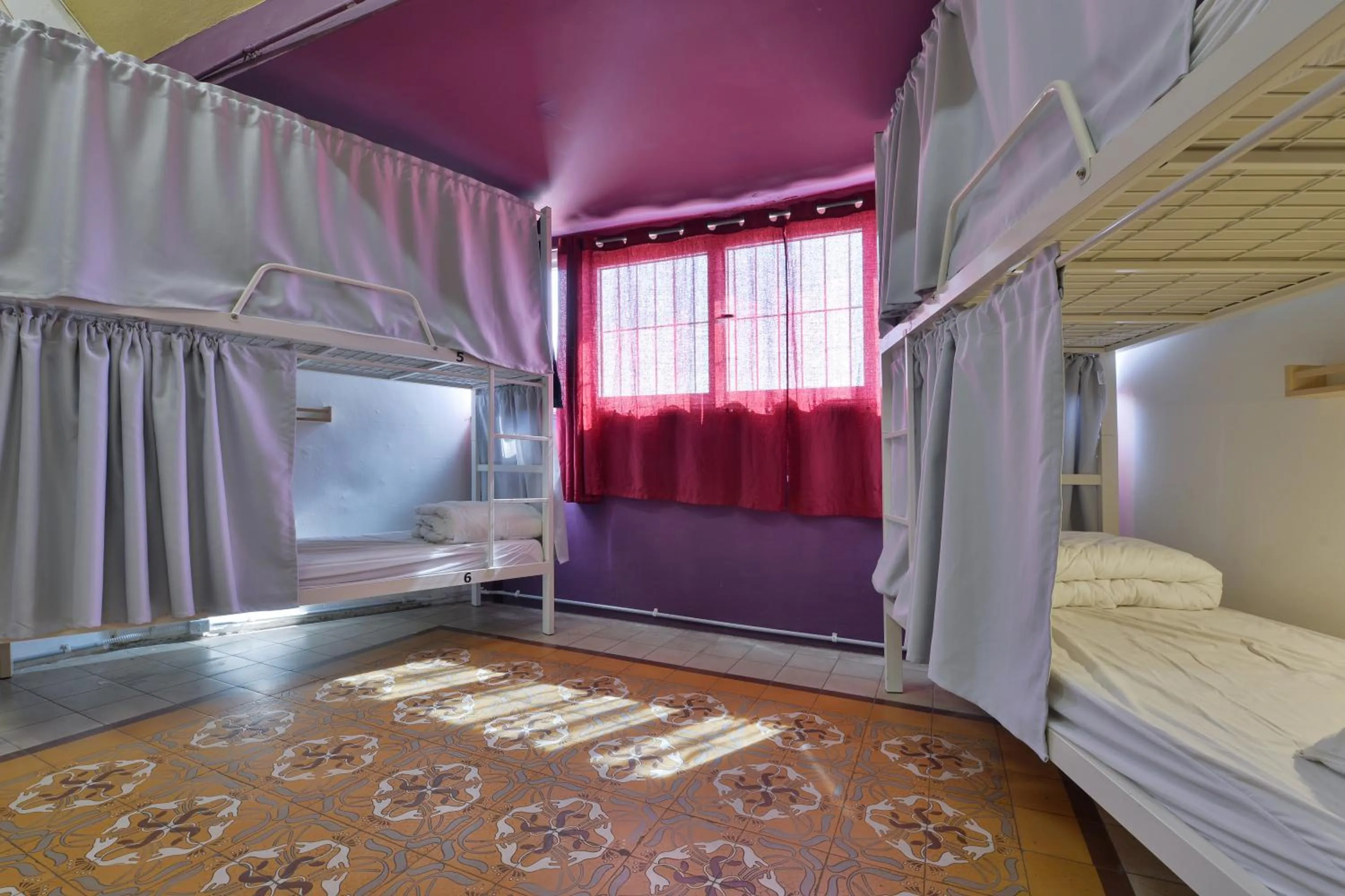 Bed in Roger's Hostel Tel Aviv (age 18-45)