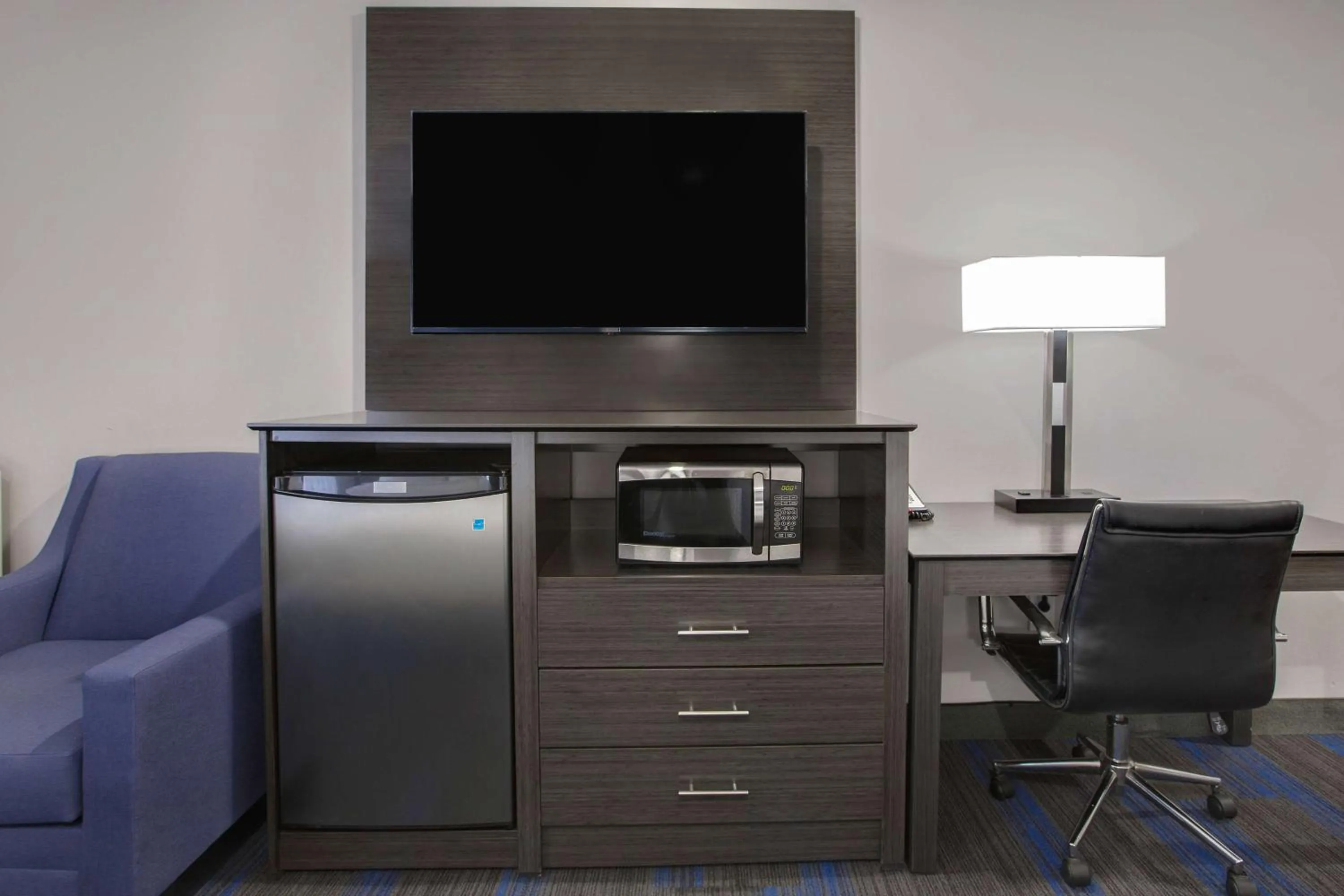 Photo of the whole room in Days Inn by Wyndham Barrie